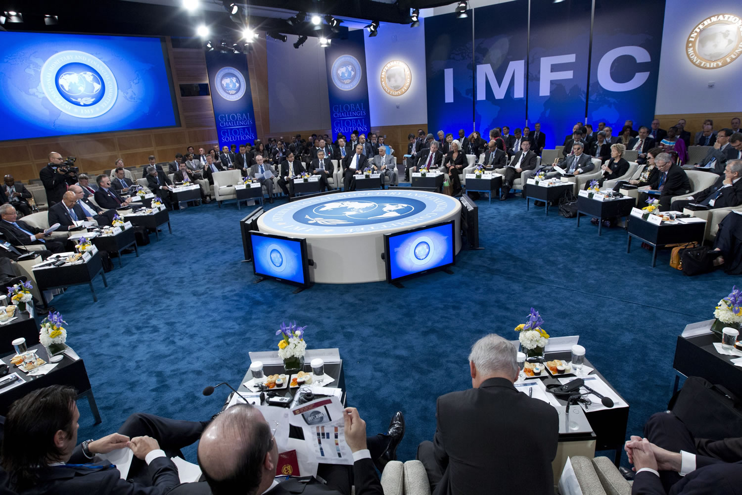 The IMFC meeting begins during the World Bank/IMF Annual Meetings at IMF headquarters Saturday in Washington. World finance officials prepared to wrap up three days of meetings in Washington, where fretting about the risk of an unprecedented U.S.