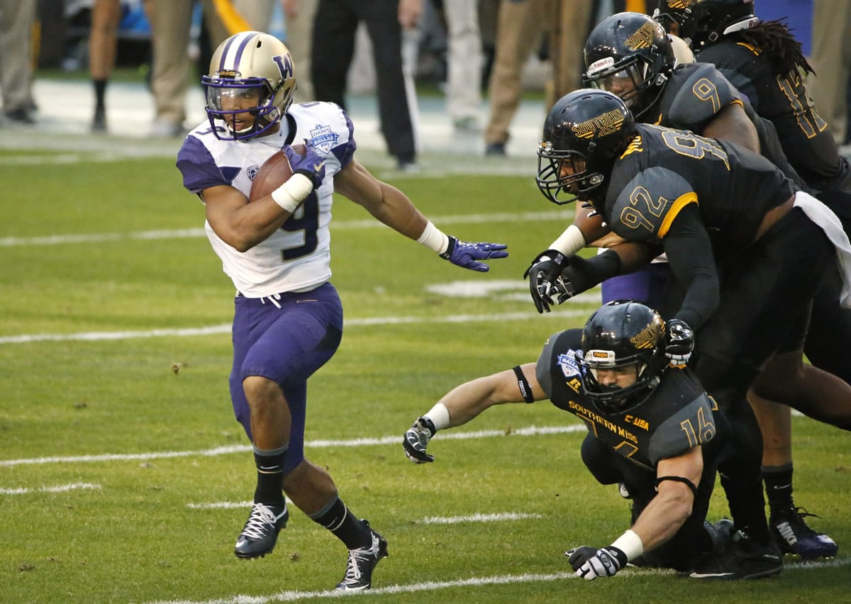Washington fullback Myles Gaskin (9) takes off on an 86 yard touchdown run against Southern Mississippi defenders Elijah Parker (16), Naim Mustafaa (92) and Draper Riley (9) during the second half of the Heart of Dallas Bowl NCAA college football game, Saturday, Dec. 26, 2015, in Dallas. Washington won 44-31.