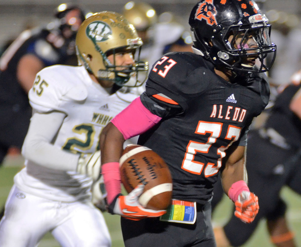 Jess Anders (23) races past Western Hills's Desmond Mize to score one of many Aledo touchdowns Friday.