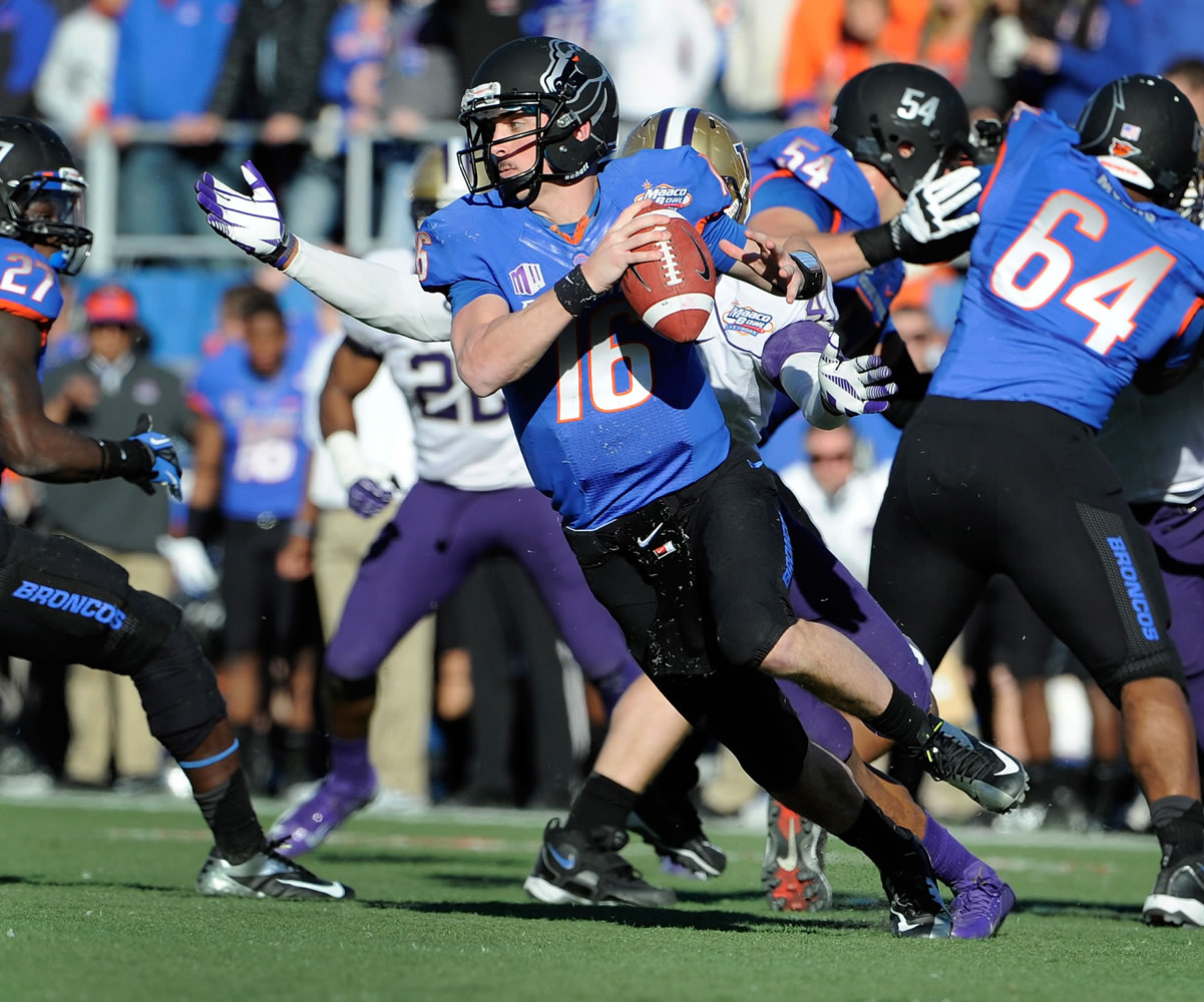 Boise State quarterback quarterback Joe Southwick (16) looks for an open man under pressure during first half.