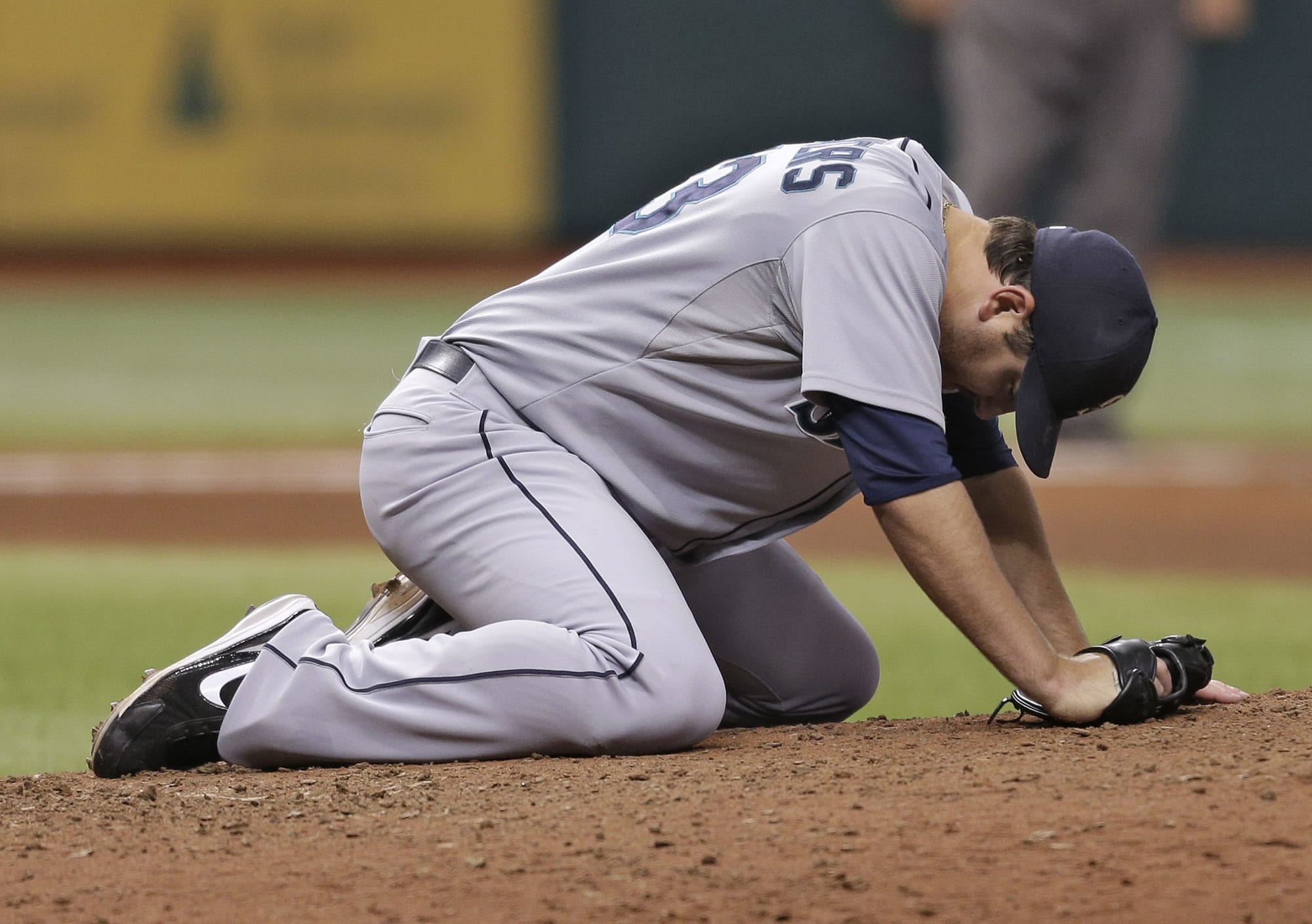 Seattle Mariners starting pitcher Joe Saunders reacts after a fifth-inning single by Tampa Bay Rays' Sam Fuld went off his glove.