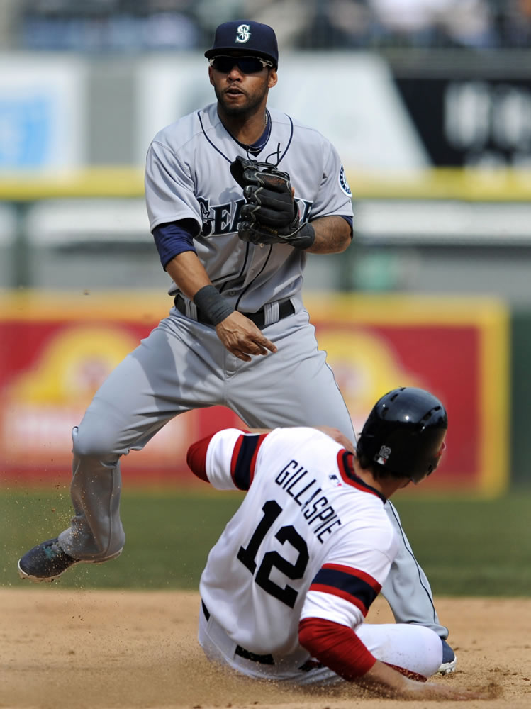 Seattle Mariners second baseman Robert Andino watches his throw to first base after forcing out Chicago White Sox's Conor Gillaspie (12) at second base during the eighth inning Sunday.