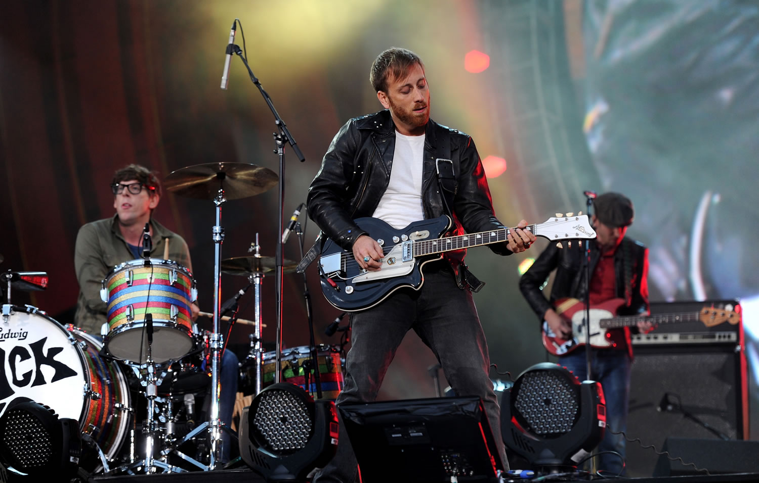 FILE - In this Sept. 29, 2012 file photo, guitarist Dan Auerbach, center, and drummer Patrick Carney of The Black Keys perform at the Global Citizen Festival in Central Park, in New York.