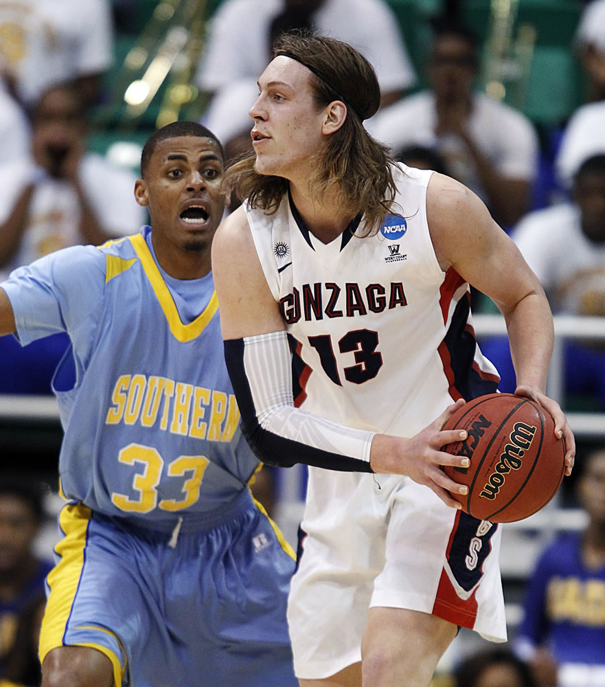 Gonzaga's Kelly Olynyk, right, looks to pass as Southern University's Malcolm Miller defends in the first half Thursday.