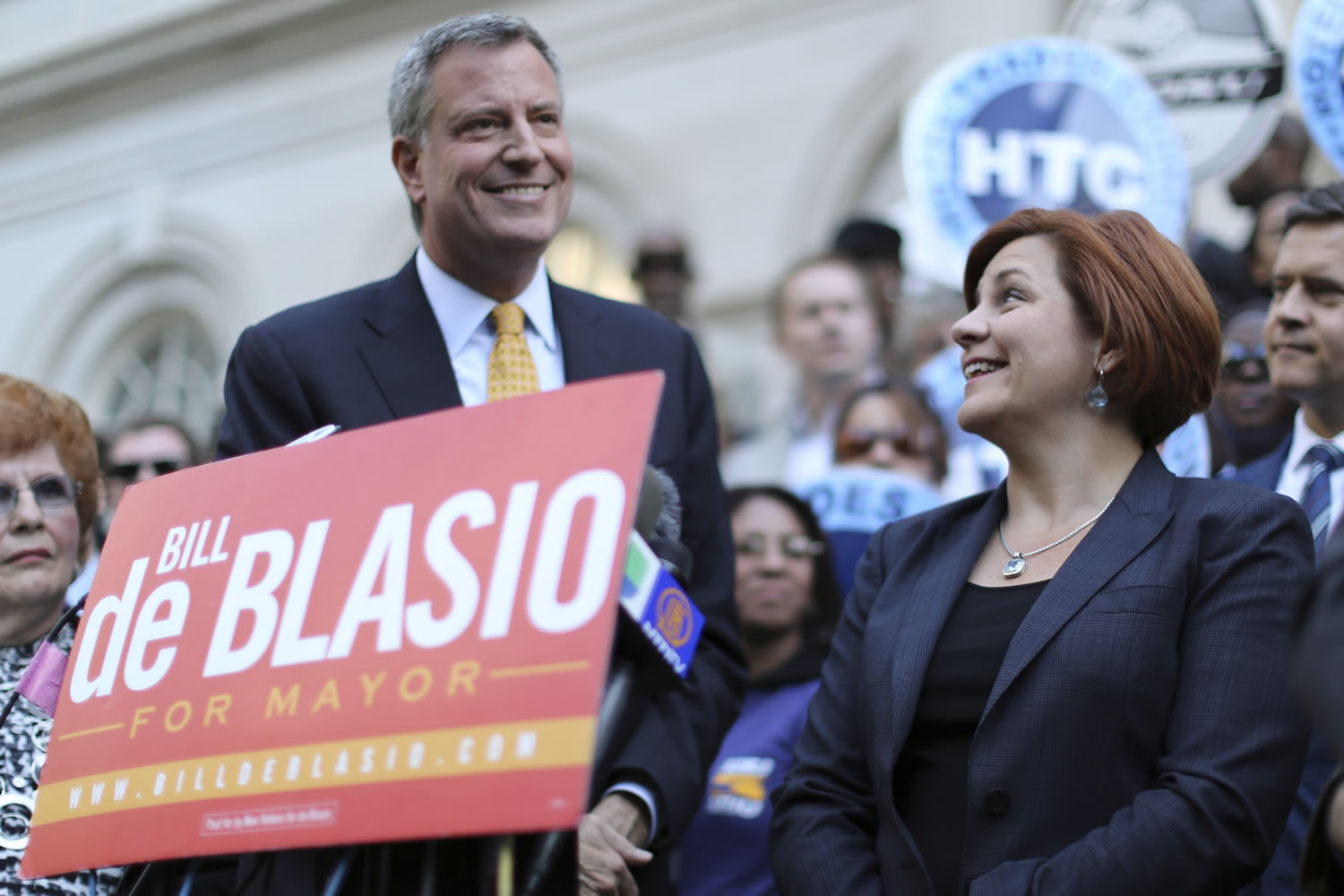 City Council speaker Christine Quinn, right, looks up at Democratic mayoral hopeful Bill de Blasio during a news conference on Tuesday on the steps of City Hall in New York. Quinn endorsed de Blasio for mayor. De Blasio will face Republican nominee Joe Lhota in the Nov.