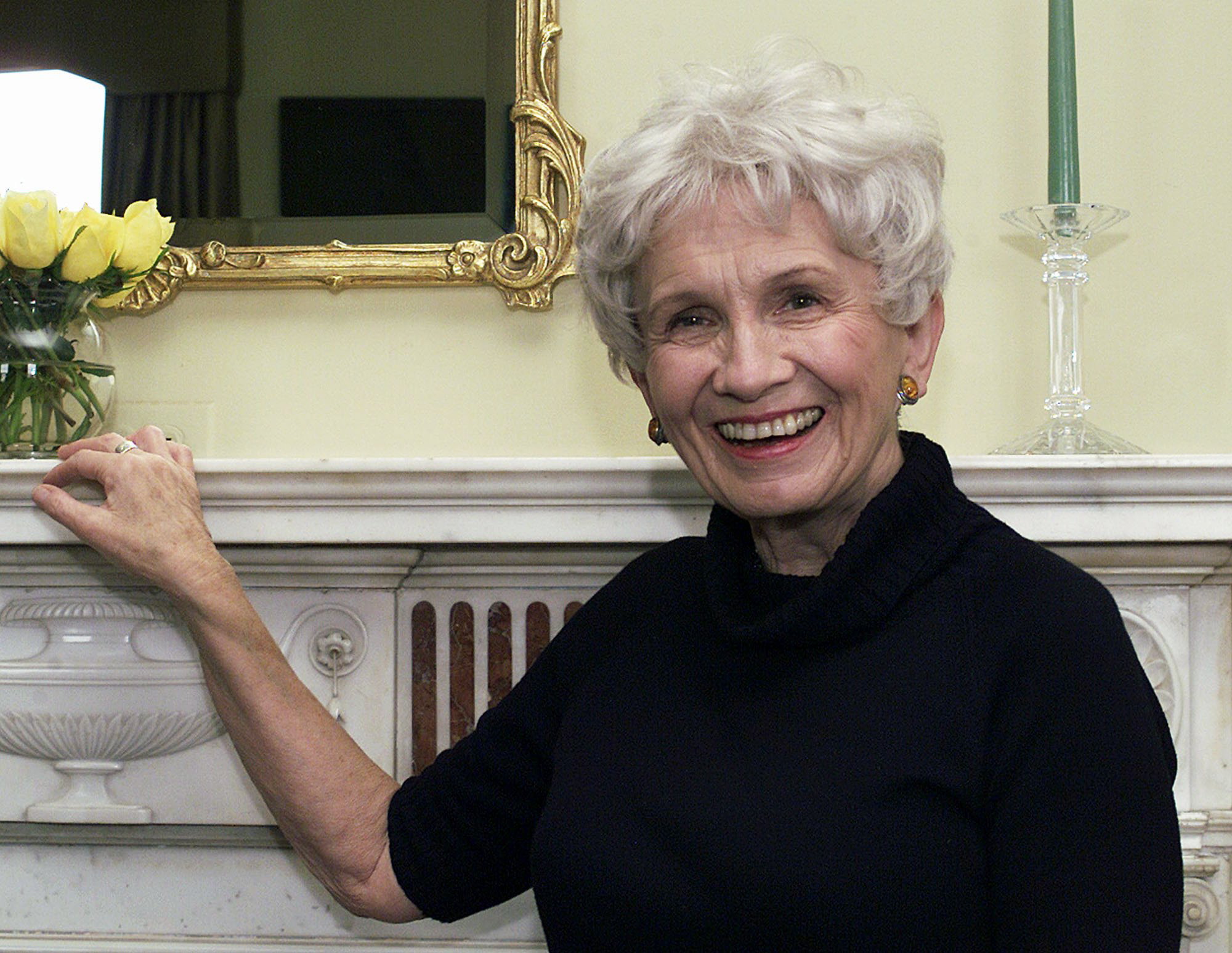 Canadian author Alice Munro poses for a photograph at the Canadian Consulate's residence in New York in 2002.
