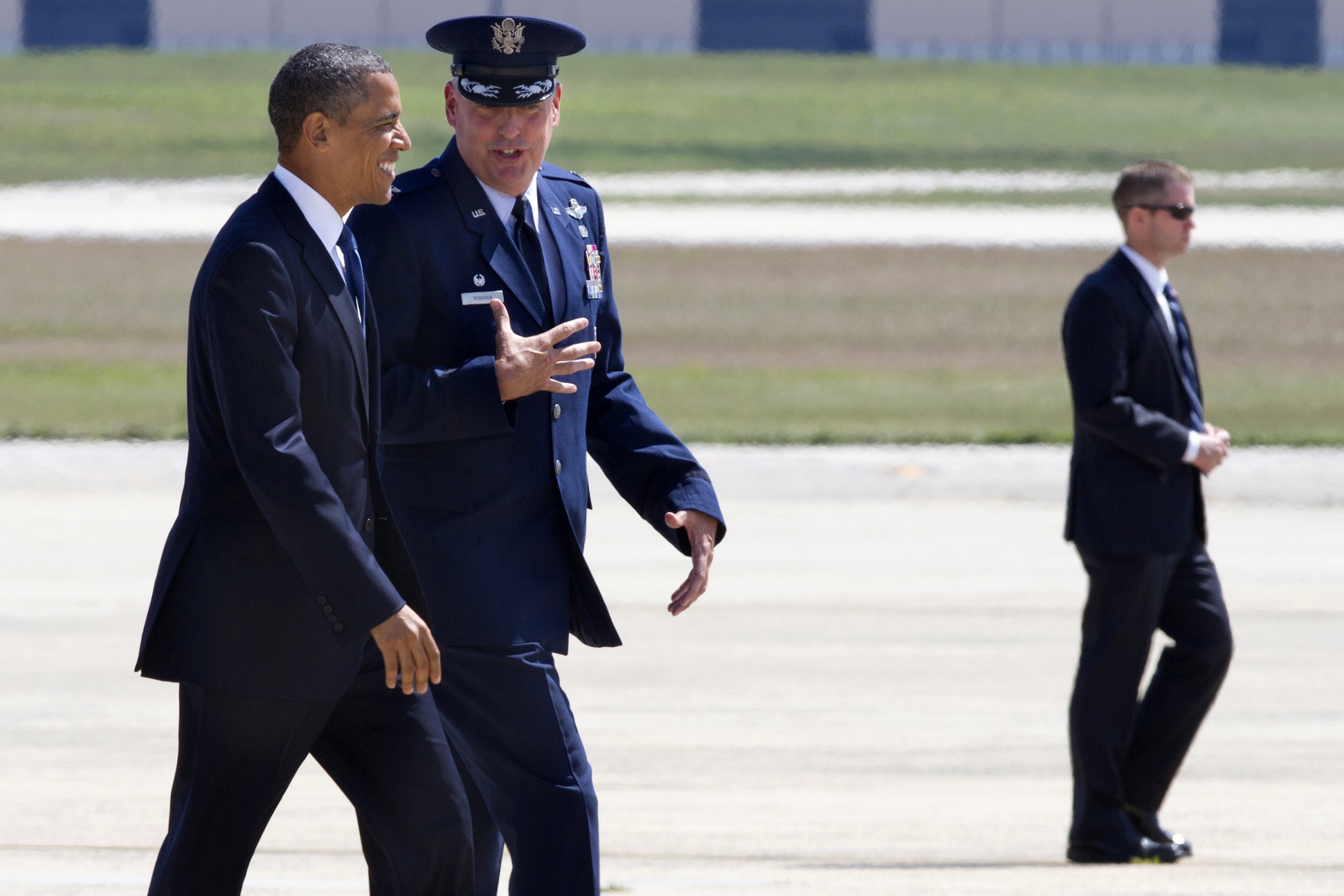 President Barack Obama walks with Air Force 89th Air Wing Commander Col.