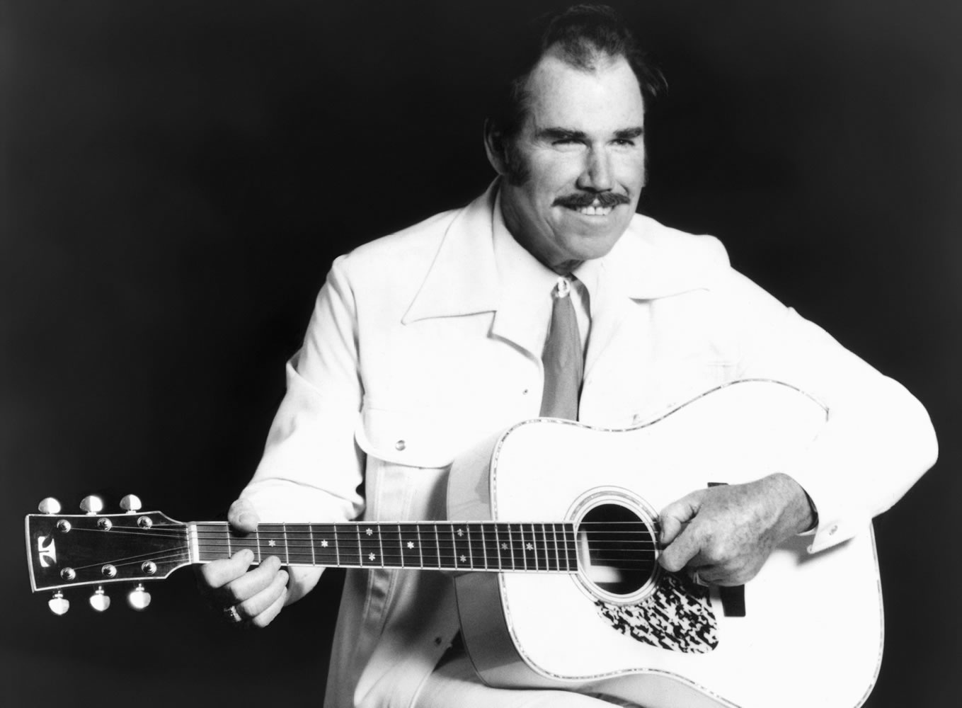 Country singer Slim  Whitman died Wednesday of heart failure in Florida. He was 90.