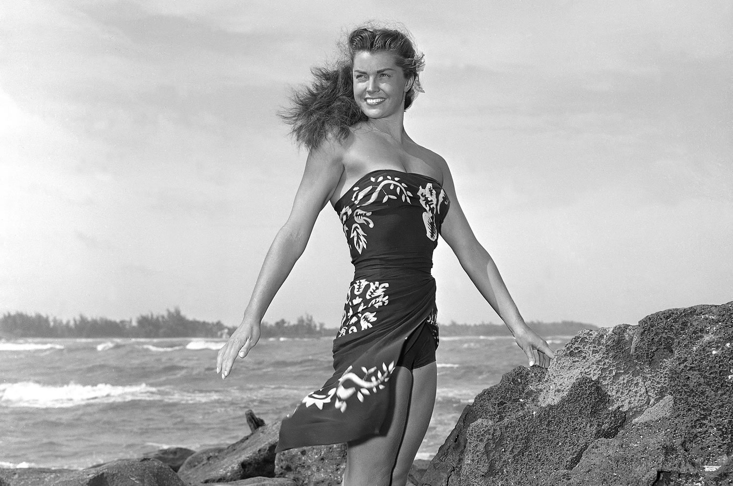 Esther Williams on location in 1950 for the film &quot;Pagan Love Song.&quot; According to a press representative, Williams died in her sleep Thursday in Beverly Hills, Calif.