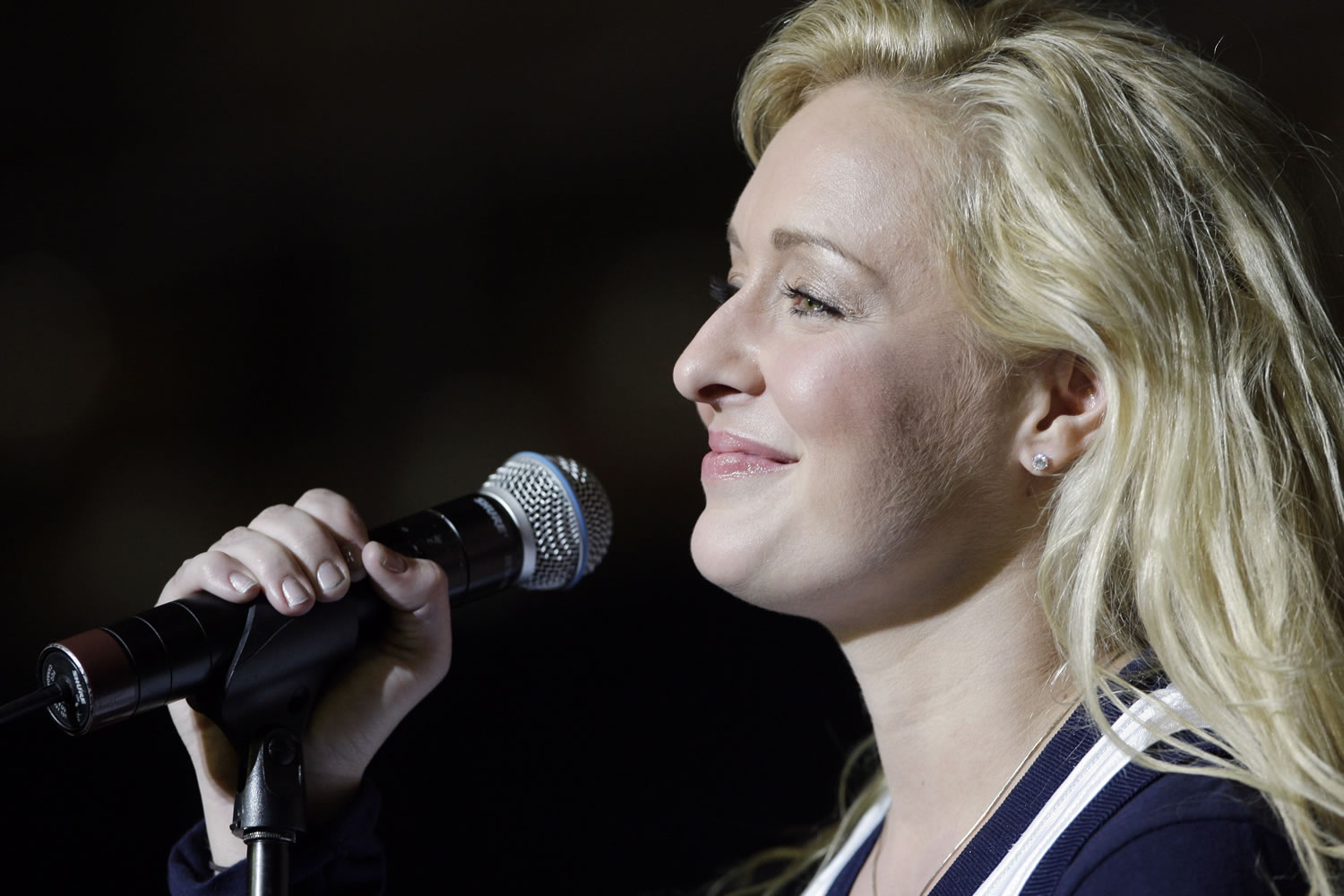 In this undated file photo, country singer Mindy McCready performs in Nashville, Tenn. McCready, who hit the top of the country charts before personal problems sidetracked her career, died Sunday in an apparent siucide.