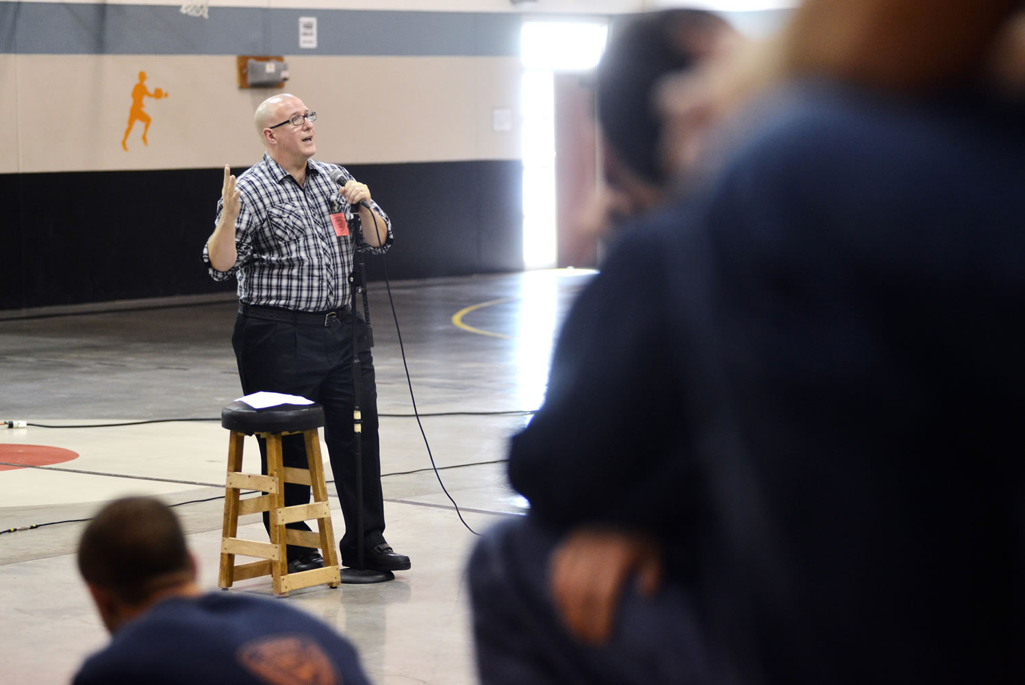 Author T.W. &quot;Todd&quot; Brown, Milwaukie, Ore., talks with inmates on Oct. 17 at the Eastern Oregon Correctional Institution about life after prison.