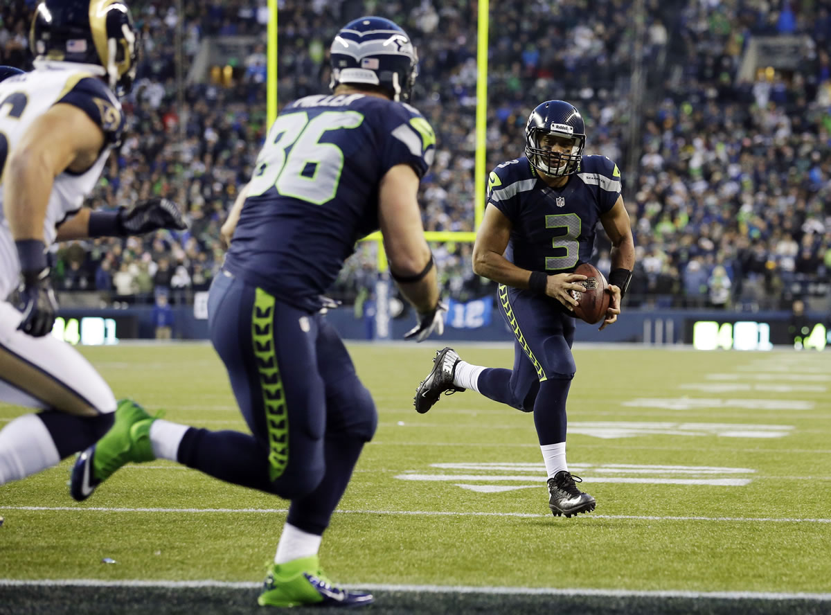 Seattle Seahawks quarterback Russell Wilson (3) runs for the go-ahead touchdown against the St.