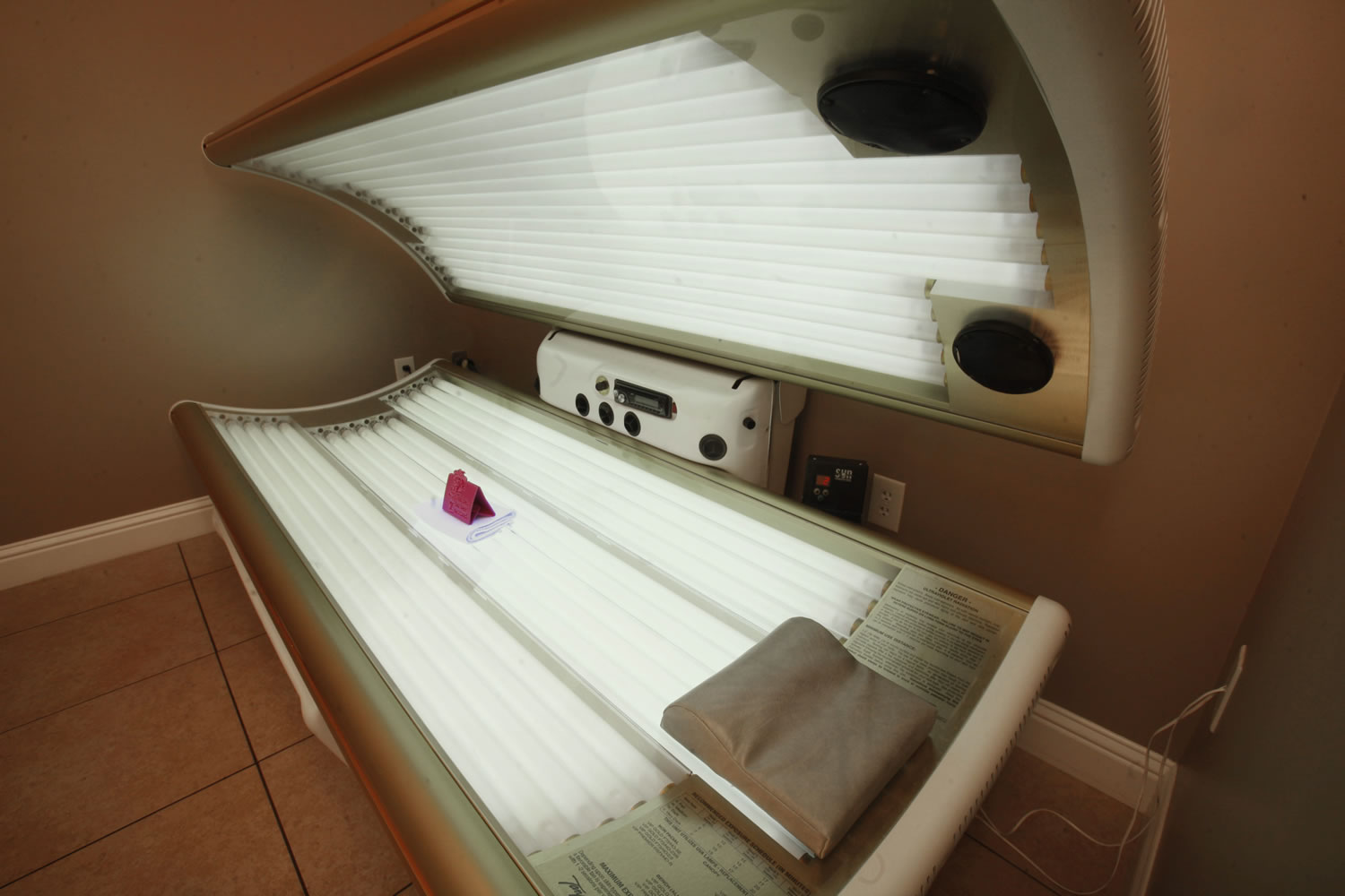 The FDA announced Monday that it wants all tanning beds to carry language warning people under the age of 18 about the risks of indoor tanning.
