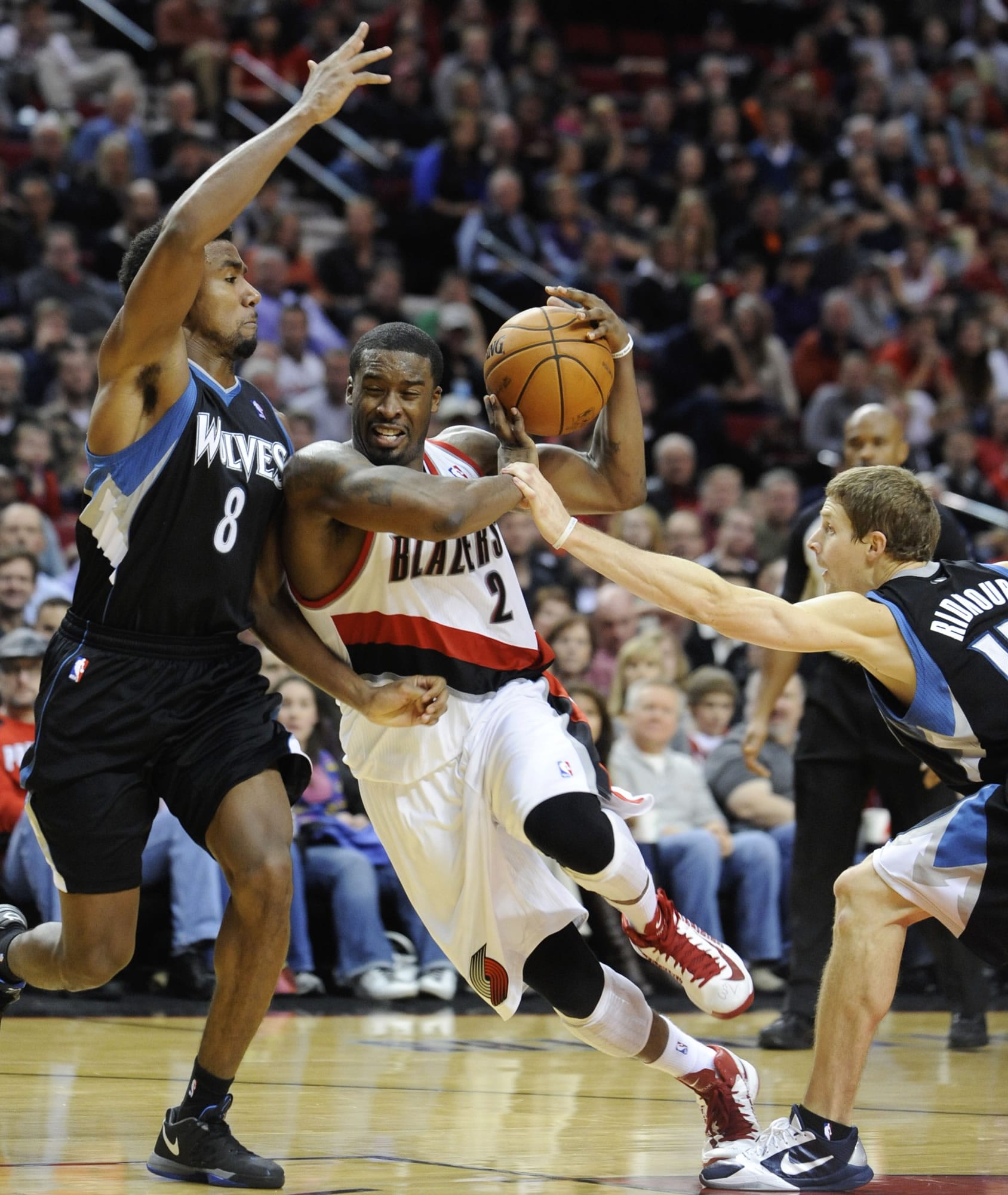 Portland Trail Blazers' Wesley Matthews (2) drives against Minnesota Timberwolves' Malcolm Lee (8) and Luke Ridnour during the second half Friday.
