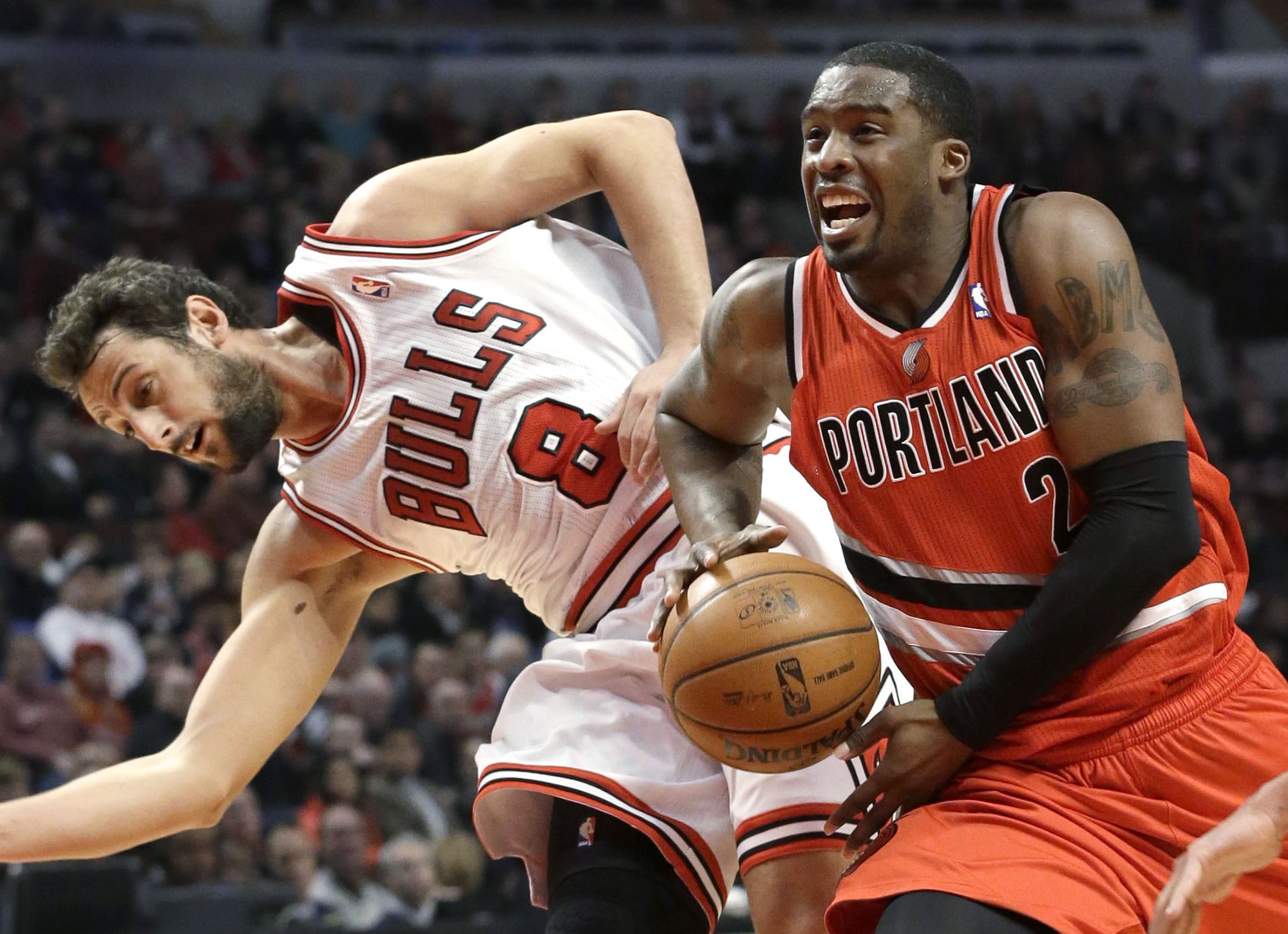 Portland Trail Blazers guard Wesley Matthews, right, drives to the basket past Chicago Bulls guard Marco Belinelli, of Italy, during the first half of an NBA basketball game in Chicago on Thursday, March 21, 2013. (AP Photo/Nam Y.