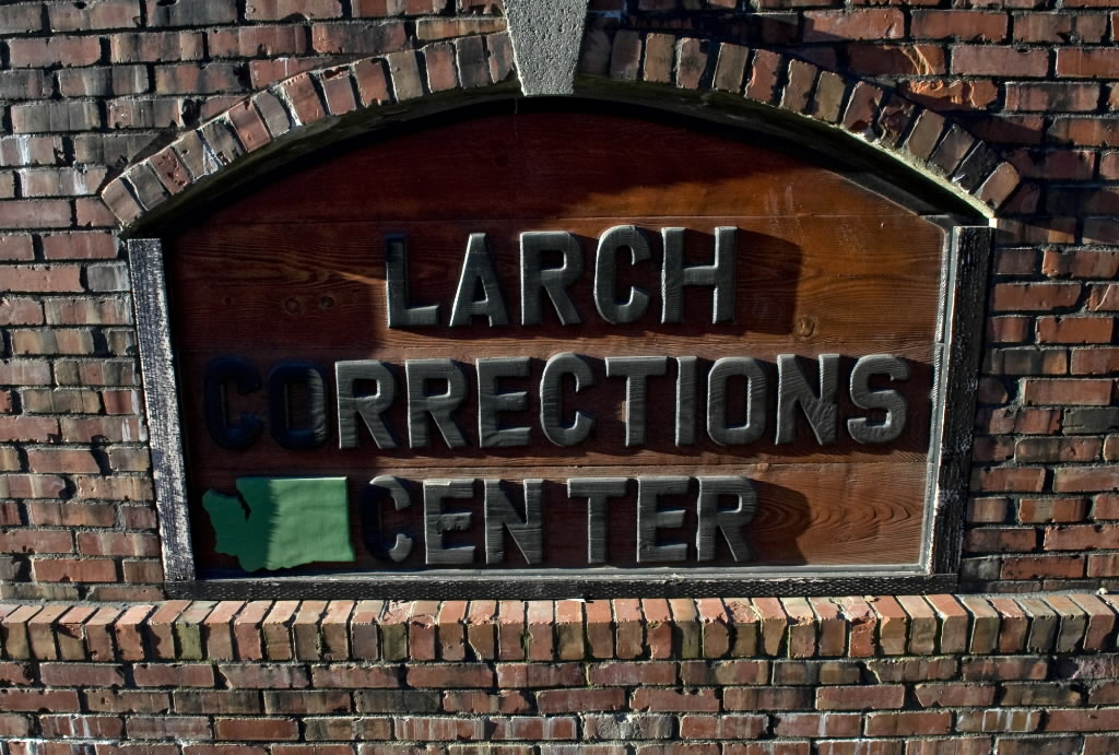 An escapee from the Larch Corrections Center was apprehended about 18 miles from the east Clark County facility early Saturday morning.