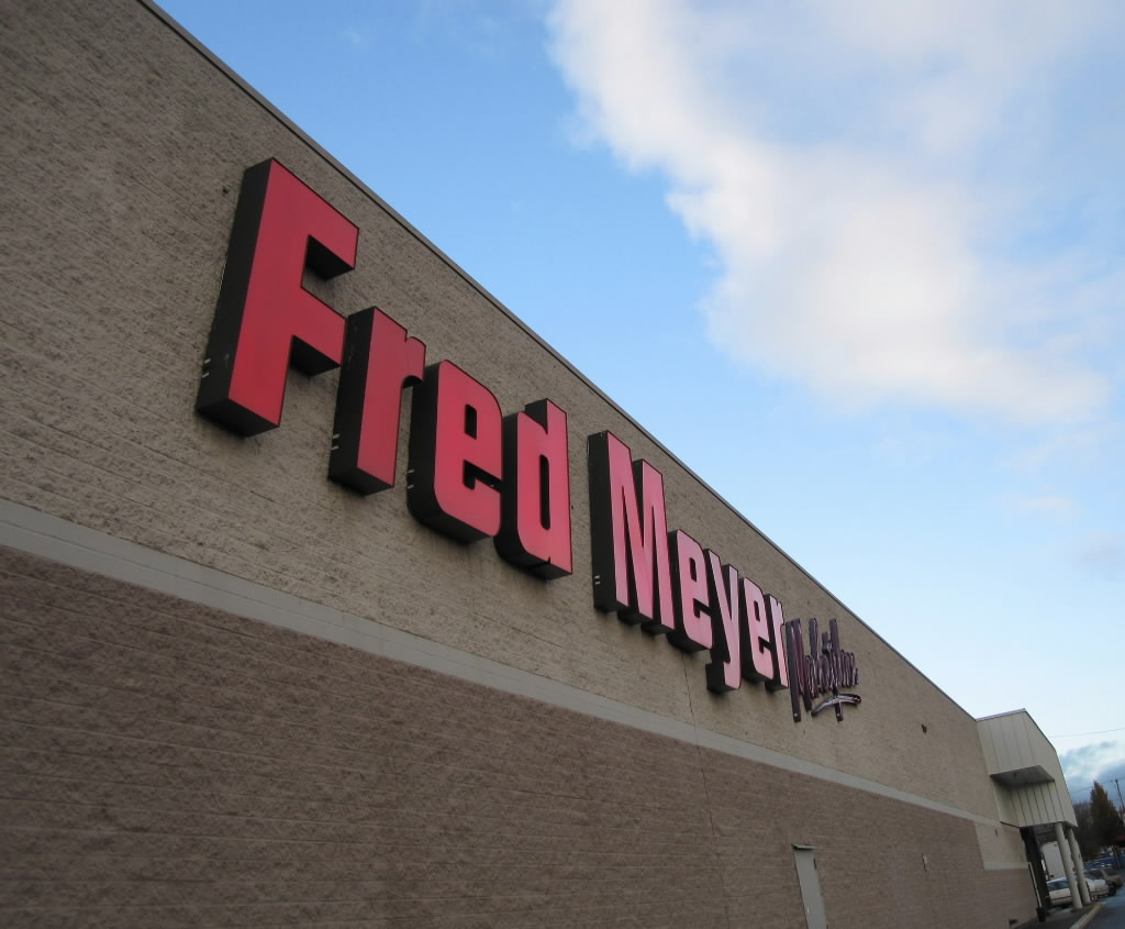Grocery store workers at Albertsons, Fred Meyer and Safeway stores in Southwest Washington and Oregon will vote next week on whether to strike if an impasse in contract negotiations continues.