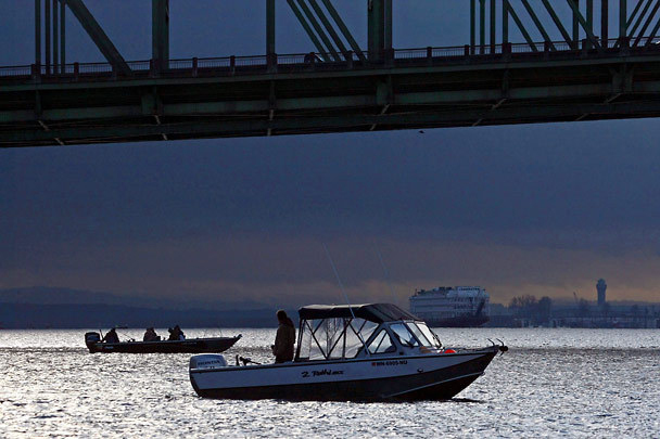 Washington and Oregon agreed to extend the spring chinook season on the lower Columbia River though April 12, except closed on Tuesday to allow for gillnetting.