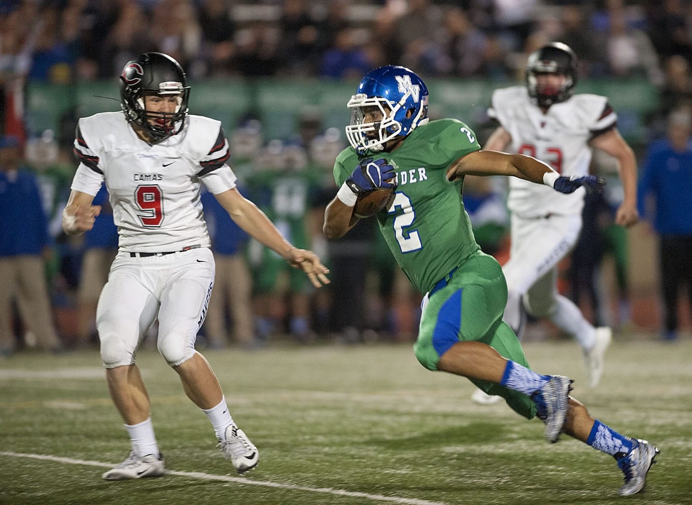 Mountain View&#039;s Preston Jones rushed for 1,726 yards and 22 touchdowns, earning one of two $3,500 scholarships from the Clark County chapter of the National Football Foundation.