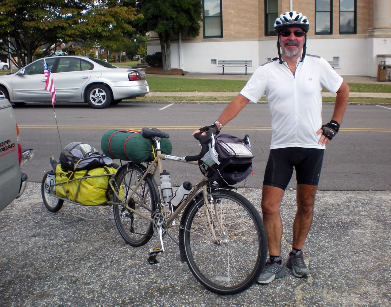 DAVID JONEs
David Jones, shown here in October 2010, toward the end his cross-country bike trip. His 2012 ride, benefitting Share, will be far longer.