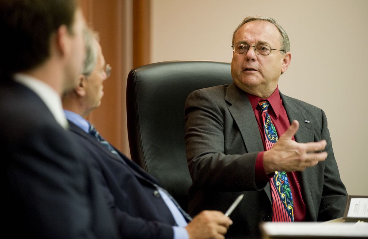 Clark County Commissioner Tom Mielke, right, takes part in a county hearing meeting in  2009.
