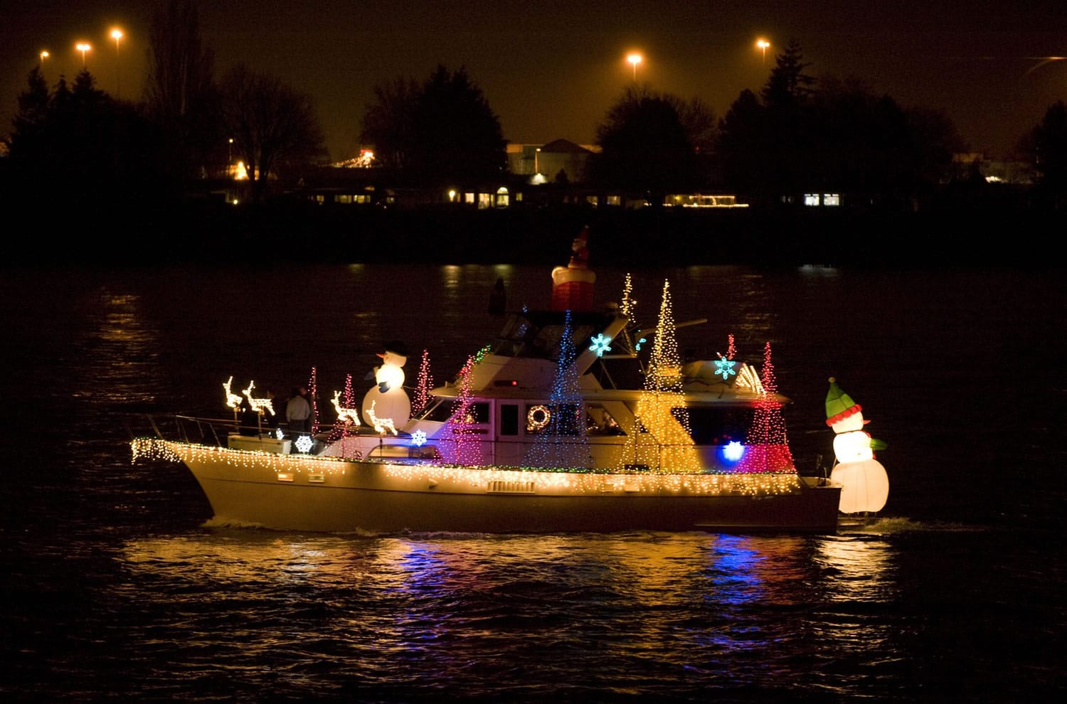 Christmas Ships fleet leader guides participants’ fancy maneuvers The