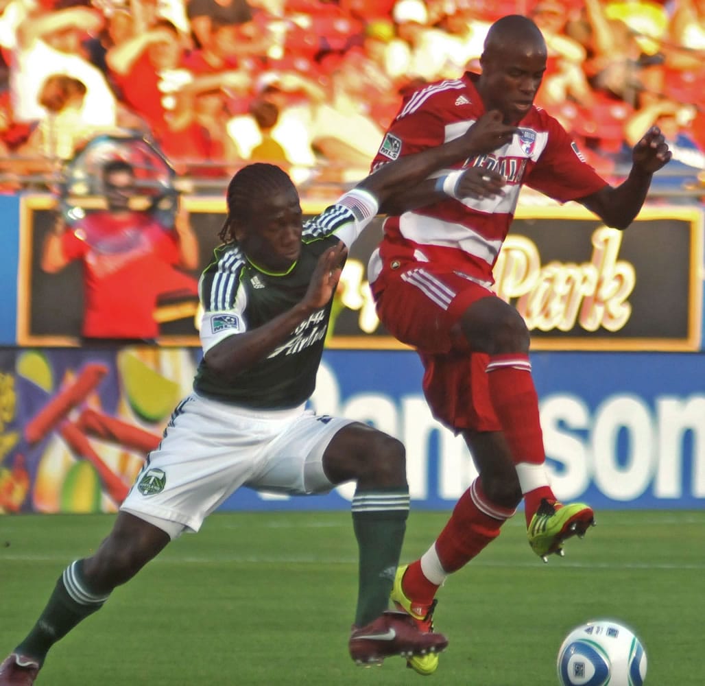 FC Dallas' Jackson Goncalves, right, and Portland Timbers' Diego Chara (21) struggle for ball control during Dallas' 4-0 win.