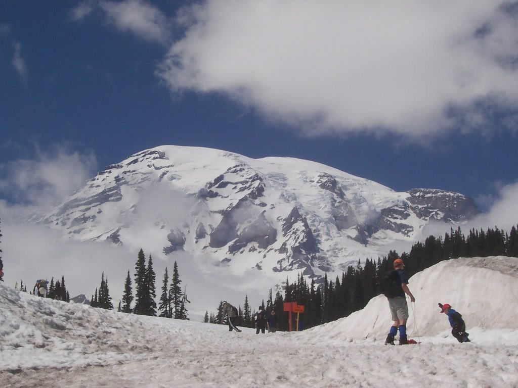 Mount Rainier National Park among Washington's top tourist destinations.