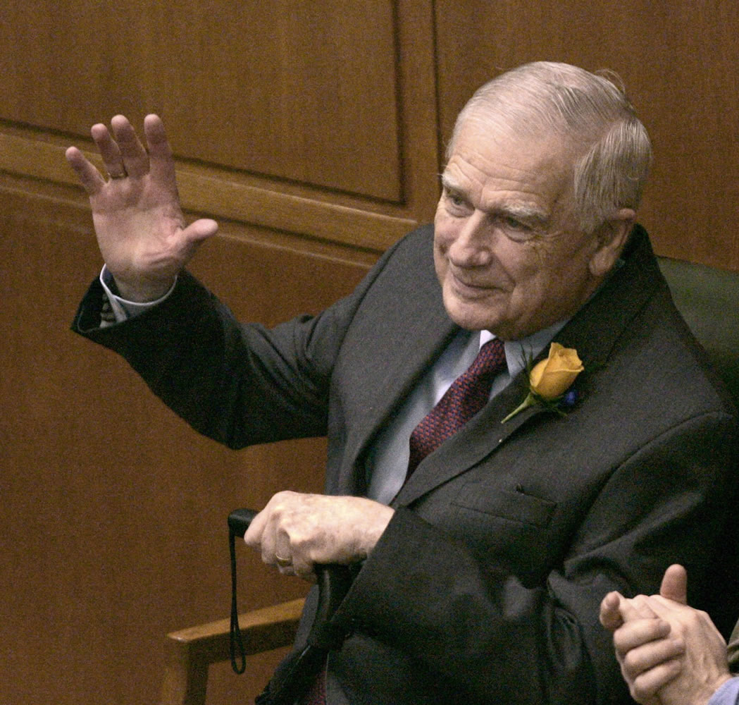 Former Oregon Republican Governor and U.S. Senator Mark Hatfield waves to members of the House Jan. 8, 2007 as the 2007 Oregon legislative session opens at the Capitol in Salem, Ore. Hatfield, an outspoken critic of war whose liberal views often put him at odds with fellow Republicans, died Sunday.