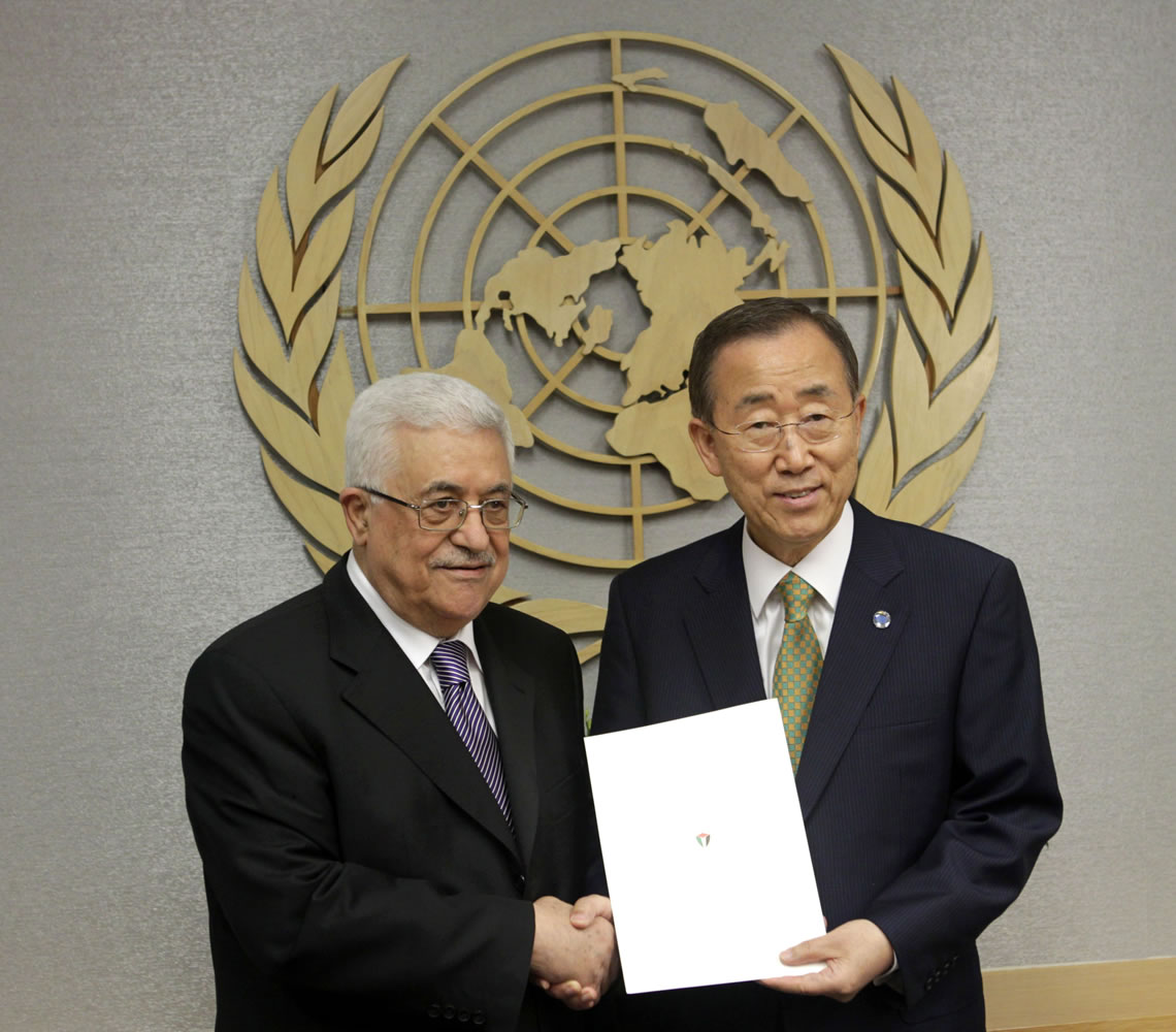 Palestinian President Mahmoud Abbas, left, poses for a picture with Secretary-General Ban Ki-moon after giving him a letter requesting recognition of Palestine as a state during the 66th session of the General Assembly at United Nations headquarters Friday