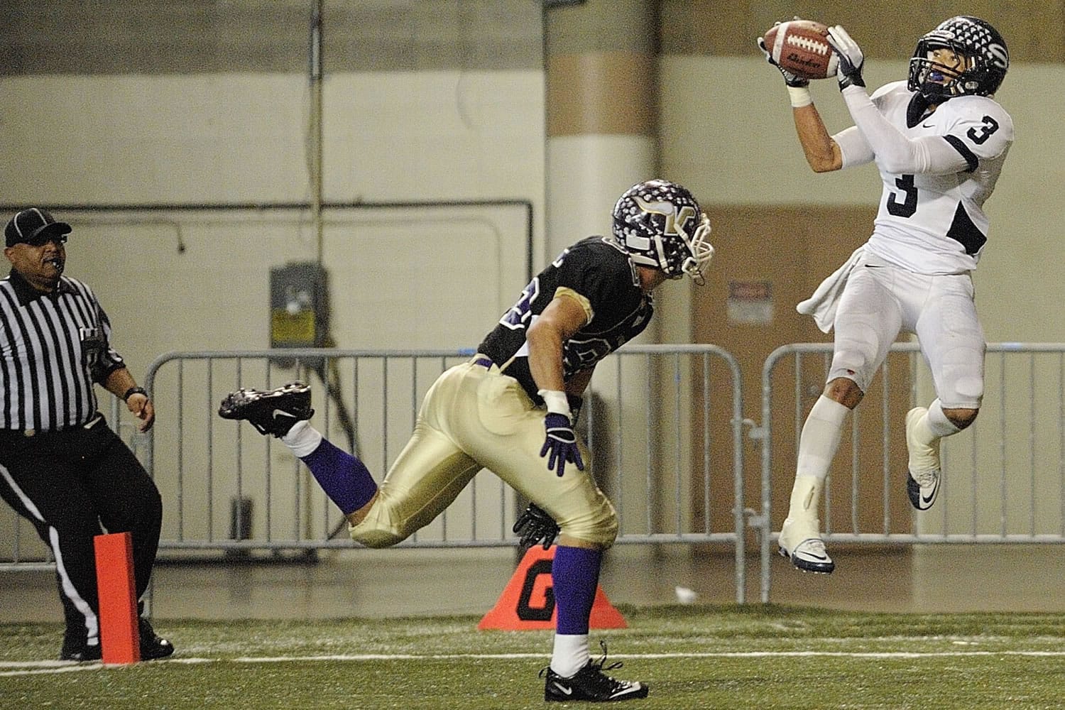 Skyview's Reiley Henderson (3) catches a touchdown pass over Christian Gasca.
