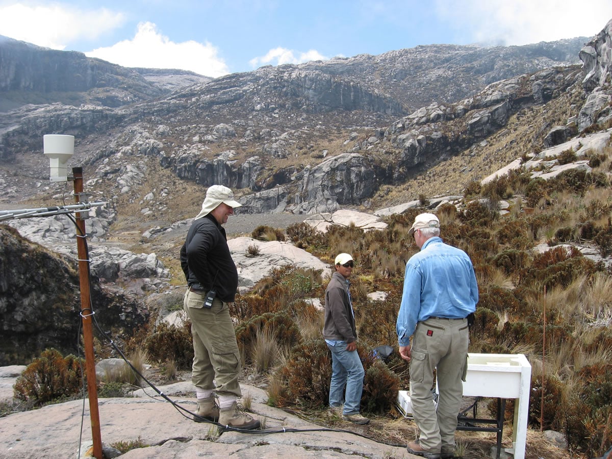 Cascades Volcano Observatory
Vancouver scientist Andy Lockhart recently traveled to Colombia to help authorities there monitor Nevado del Ruiz, a volcano that had been showing signs of unrest.