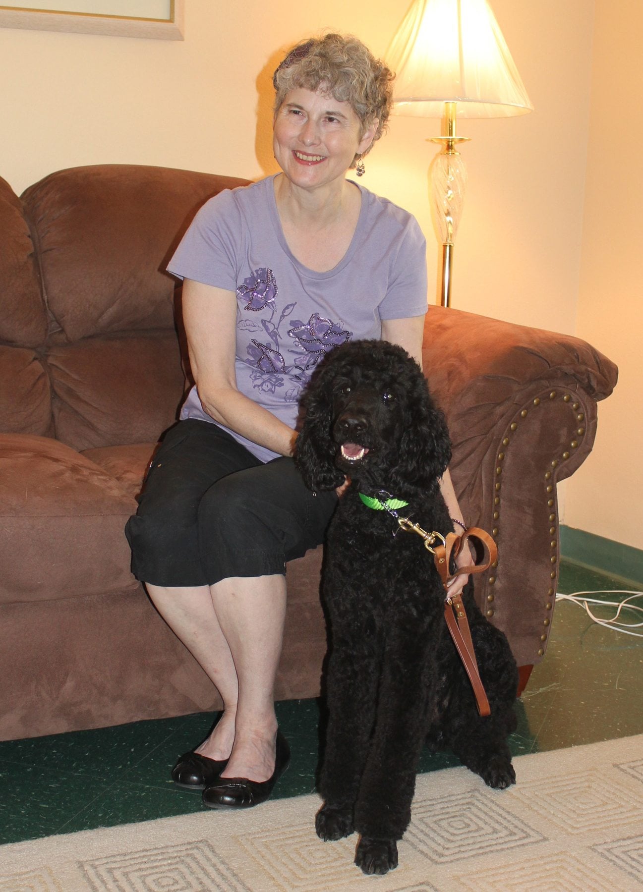 Sharon Coverstone meets hew new guide dog, Tara.
