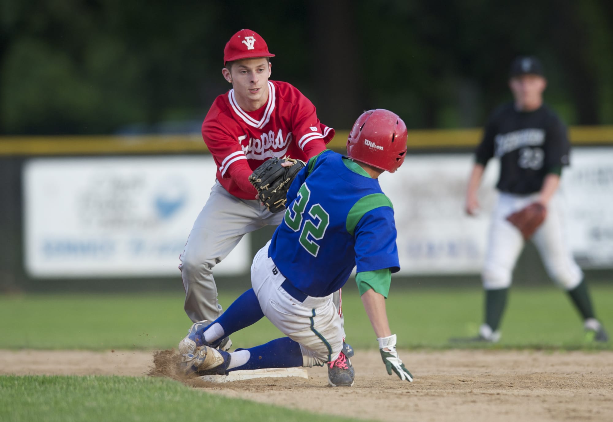Fort Vancouver's Anthony Gardner tags out Mountain View's Jake Shelley (32)  during the second game Wednesday.
