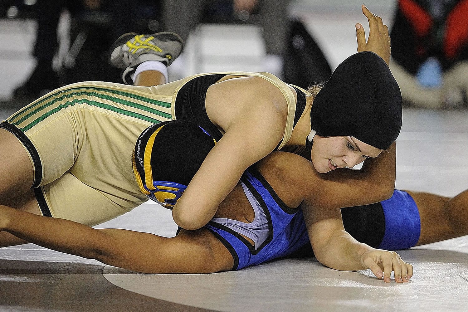 Stephanie Simon of Evergreen High School pins Lateah Holmes of Fife High School to win the 145-pound girls state title.
