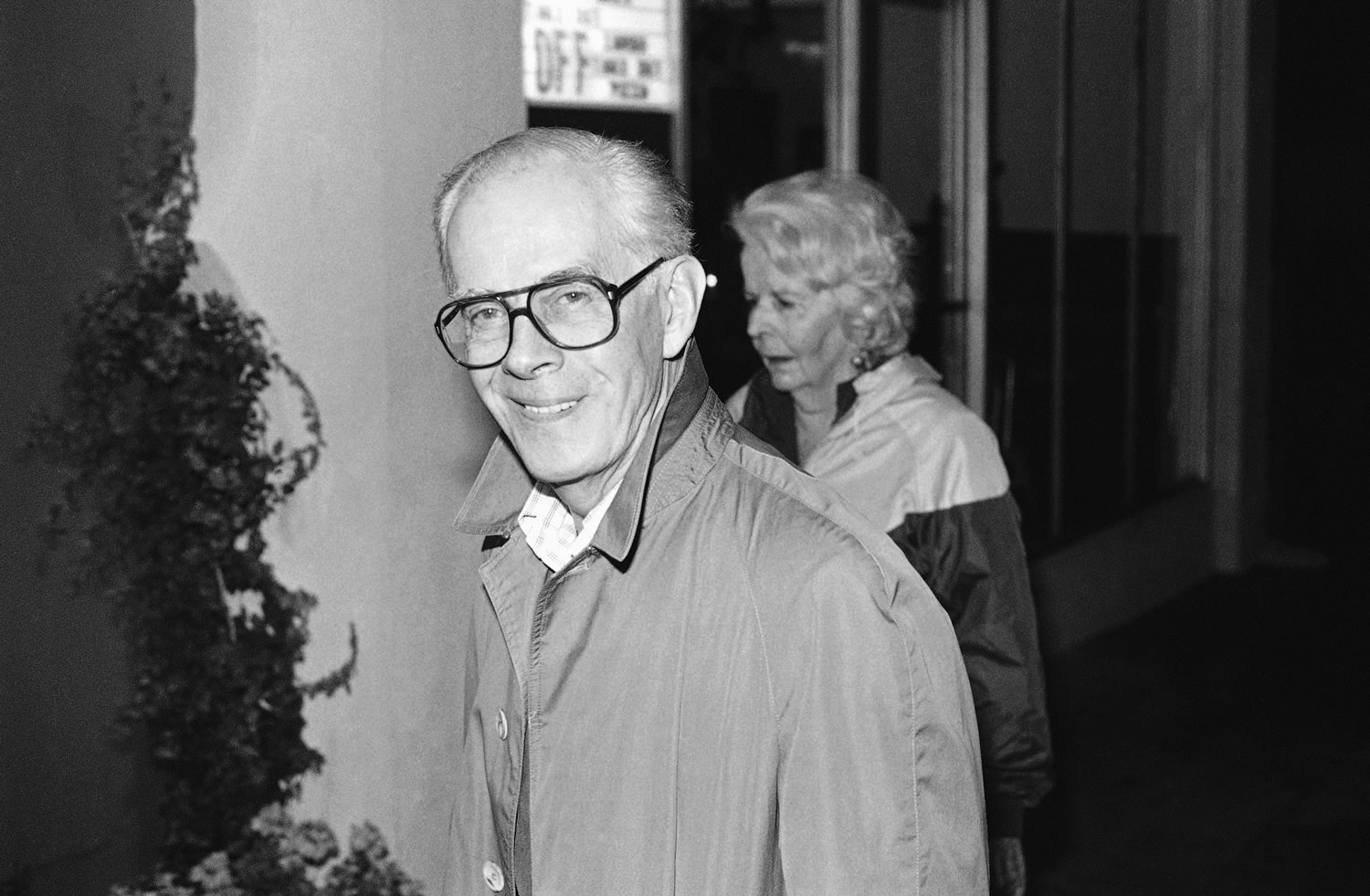 Harry Morgan arrives for the &quot;M*A*S*H*&quot; cast party at a restaurant in 1989 in Los Angeles. The Emmy-winning character actor whose portrayal of the fatherly Col. Potter on television's &quot;M*A*S*H&quot; highlighted a show business career that included nine other TV series, 50 films and the Broadway stage, died Wednesday, Dec. 7, 2011.