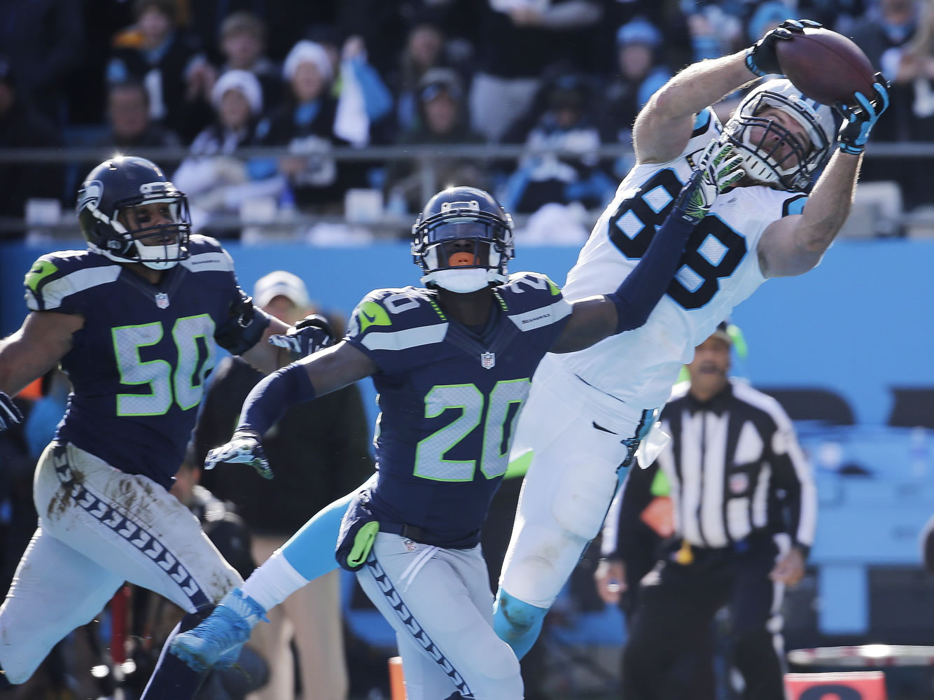 Carolina Panthers tight end Greg Olsen (88) makes a touchdown catch against Seattle Seahawks cornerback Jeremy Lane (20) during the first half of an NFL divisional playoff football game, Sunday, Jan. 17, 2016, in Charlotte, N.C.