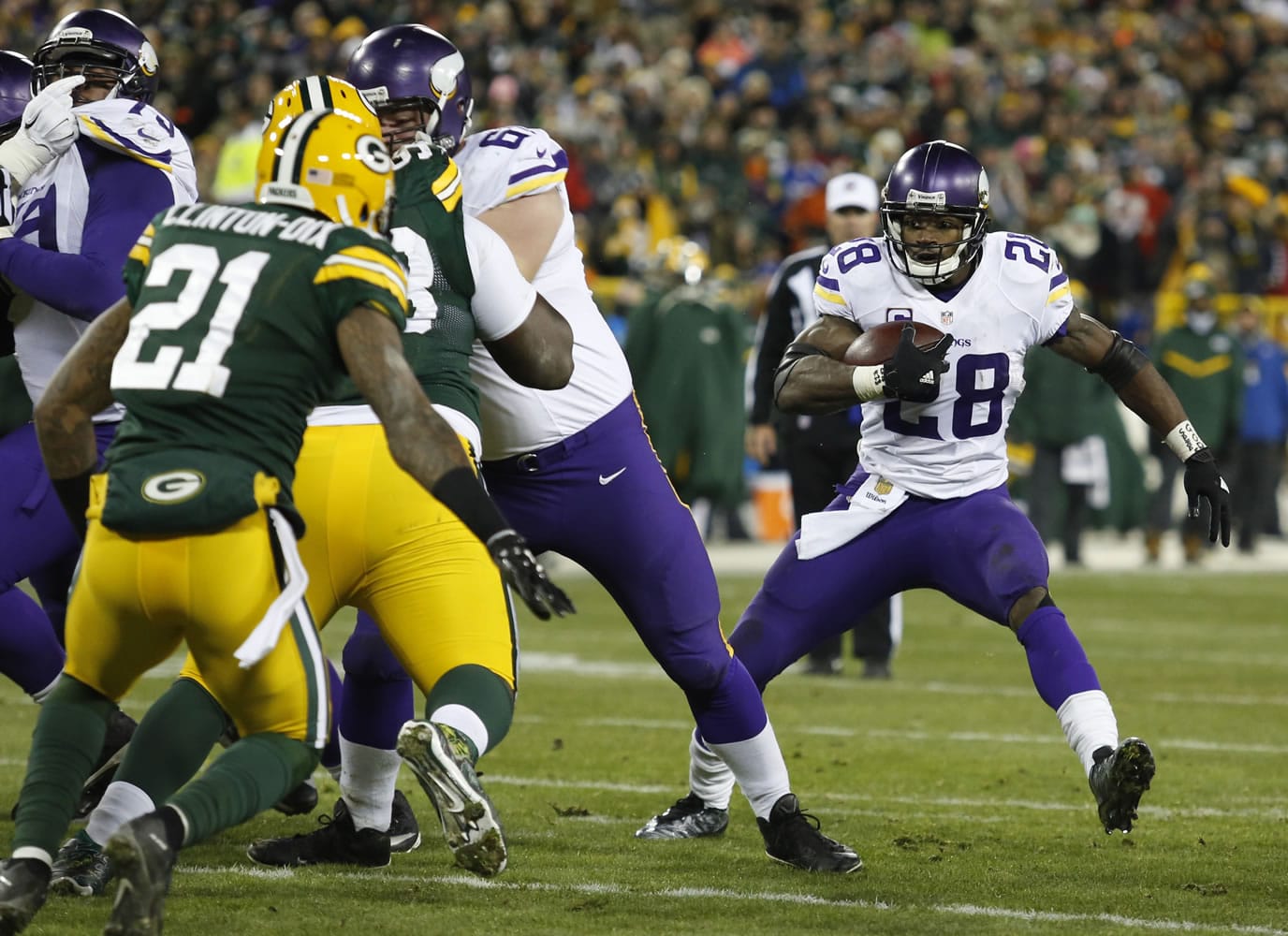 Minnesota Vikings' Adrian Peterson runs during the second half an NFL football game against the Green Bay Packers Sunday, Jan. 3, 2016, in Green Bay, Wis.