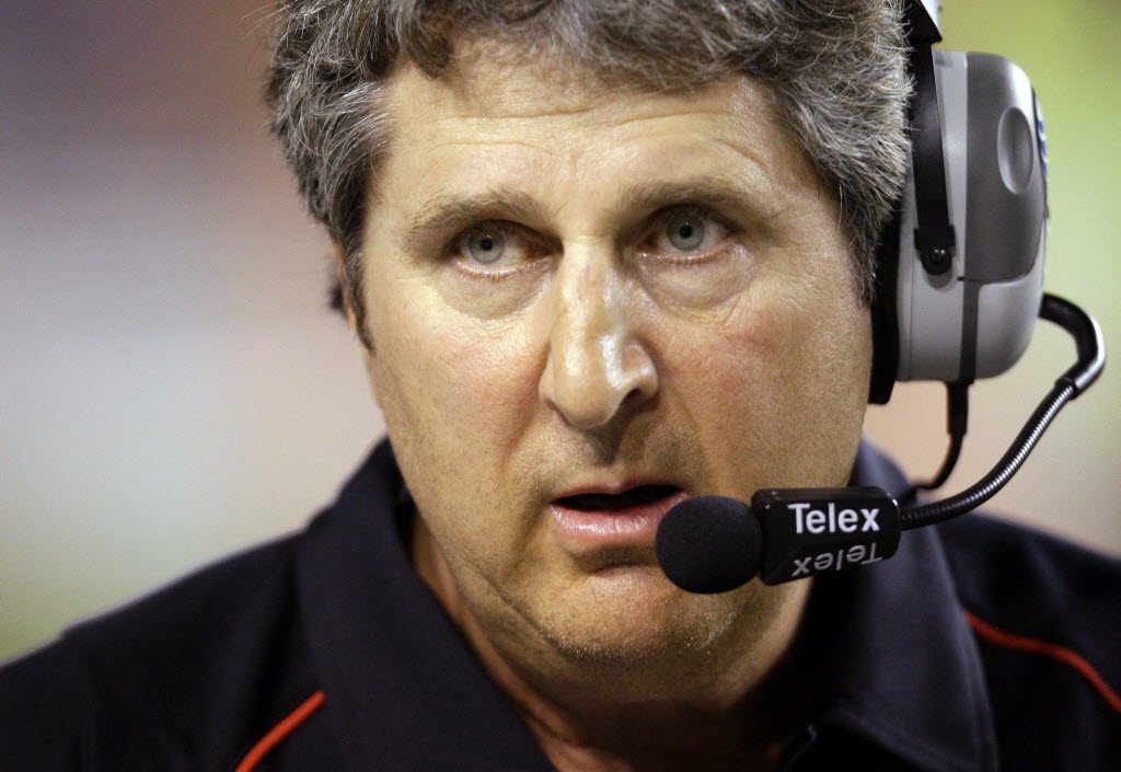 Former Texas Tech coach Mike Leach has reached a verbal agreement to be the new football coach at Washington State, an official within the athletic department told the Associated Press on Wednesday.