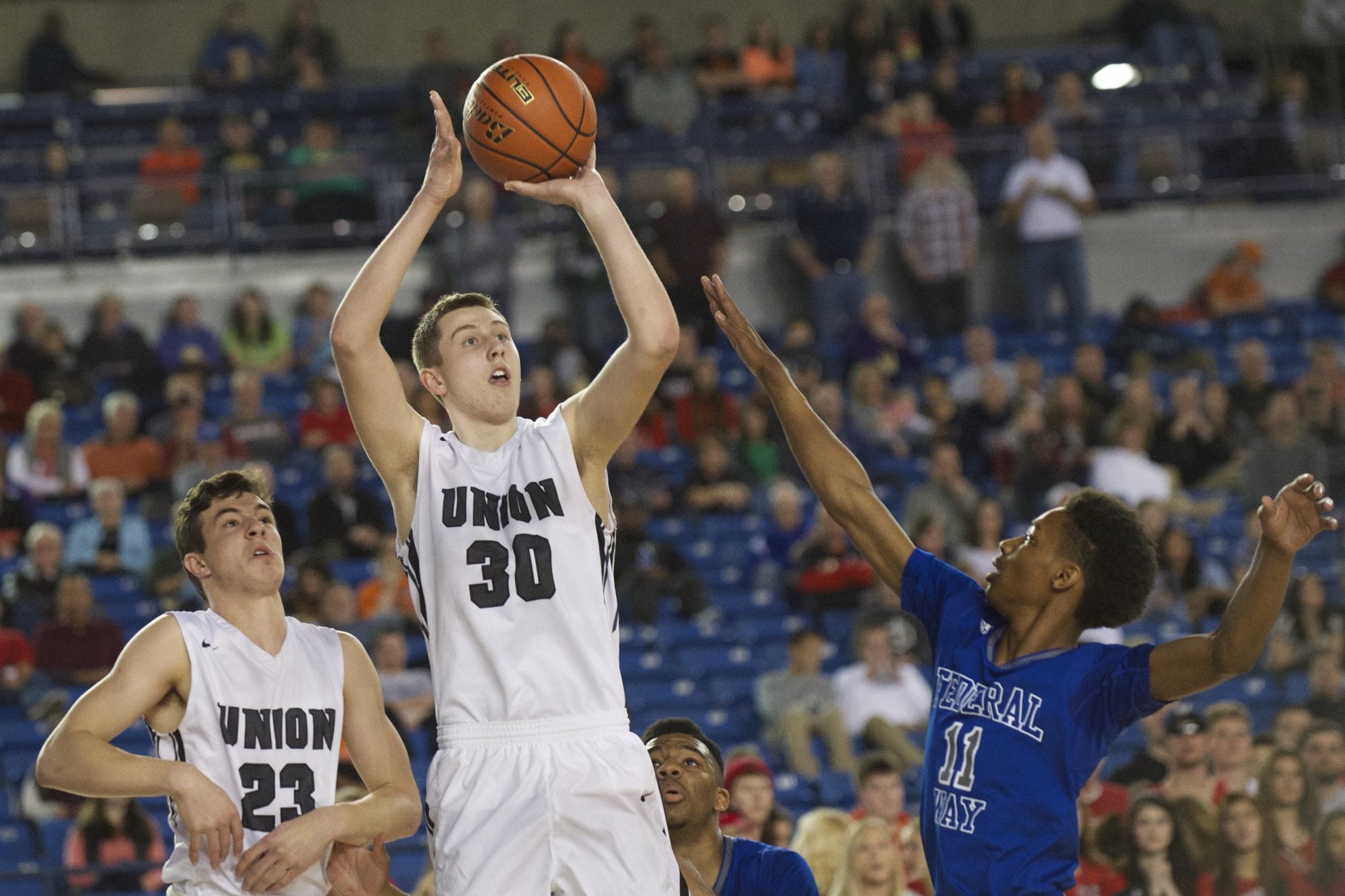 Cameron Cranston shoots against Federal Way in last season&#039;s state tournament.