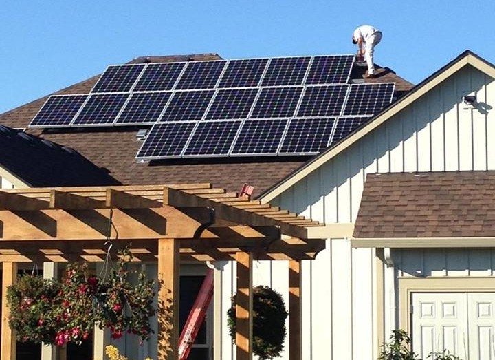 GreenLight Solar of Vancouver installs the solar panels on this Washington home.
