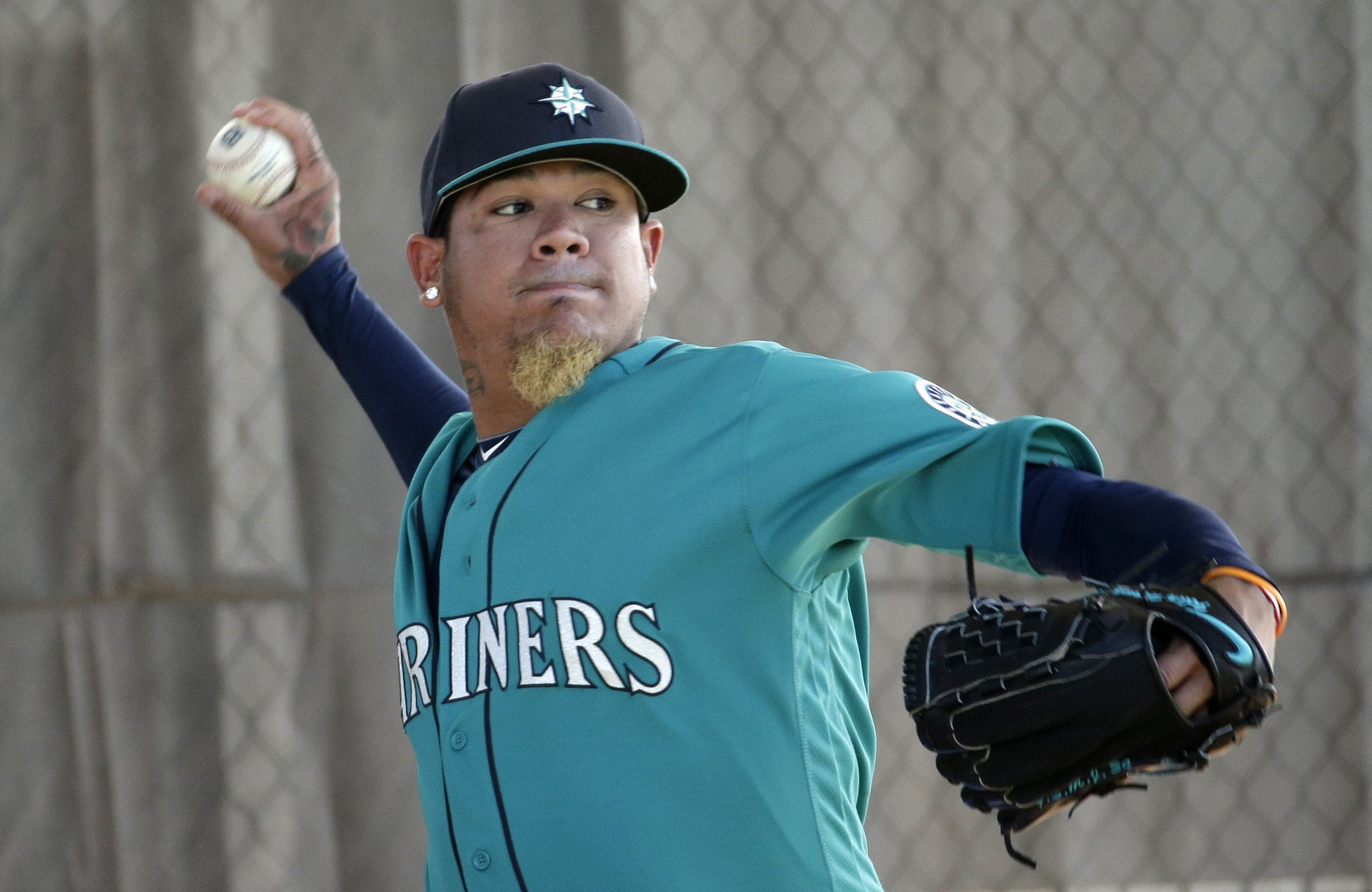 Mariners' ace Hernandez strikes out 5 in spring debut - The Columbian
