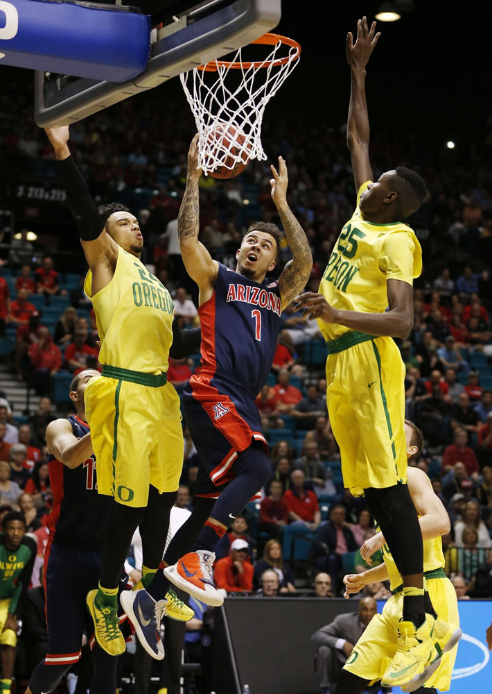Arizona guard Gabe York (1) shoots between Oregon forwards Dillon Brooks (24) and Chris Boucher (25) during the first half of an NCAA college basketball game in the semifinal round of the Pac-12 men&#039;s tournament Friday, March 11, 2016, in Las Vegas.