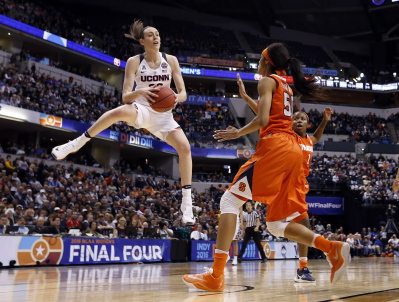 Connecticut&#039;s Breanna Stewart (30) grabs a rebound as Syracuse&#039;s Briana Day (50) watches during the second half of the championship game at the women&#039;s Final Four in the NCAA college basketball tournament Tuesday, April 5, 2016, in Indianapolis.