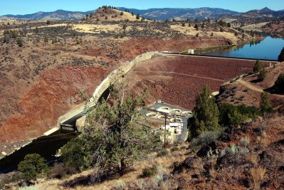 Iron Gate Dam spanning the Klamath River near Hornbrook, Calif. Officials from Oregon, California and the Obama administration are preparing to sign an agreement pledging to seek permission to tear down four hydroelectric dams that are blamed for killing fish and blocking their migration.