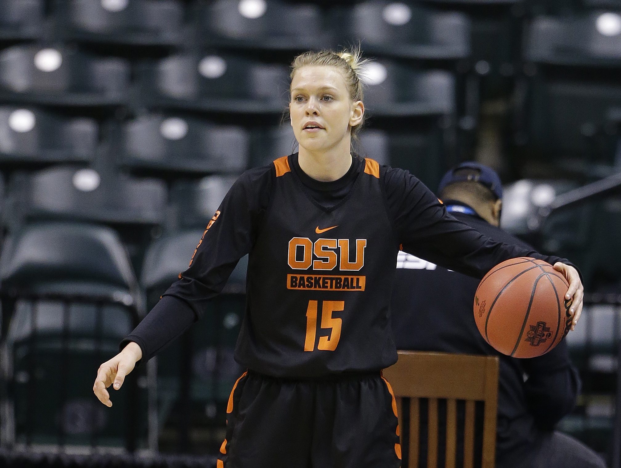 Oregon State&#039;s Jamie Weisner (15) dribbles during college basketball practice for the women&#039;s Final Four in the NCAA Tournament Saturday, April 2, 2016, in Indianapolis.
