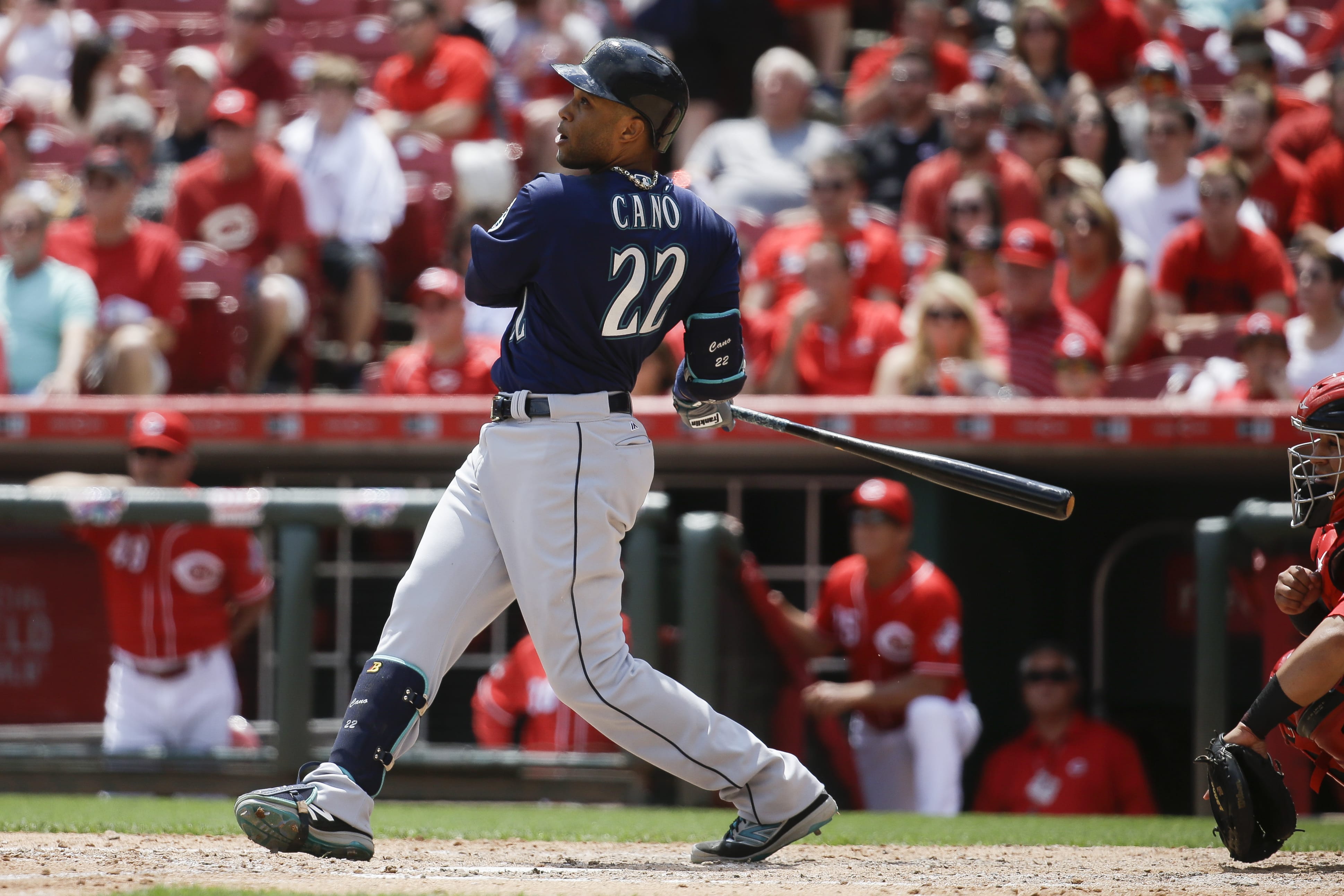 Seattle Mariners' Robinson Cano hits an RBI-sacrifice fly off Cincinnati Reds starting pitcher Alfredo Simon to drive in Leonys Martin in the fifth inning of a baseball game, Sunday, May 22, 2016, in Cincinnati.