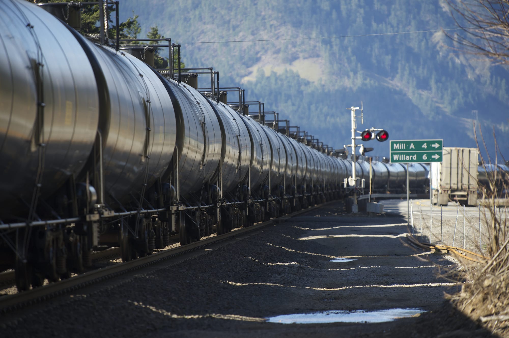 A train hauling oil passes through the Gorge on its way to Vancouver in 2014.