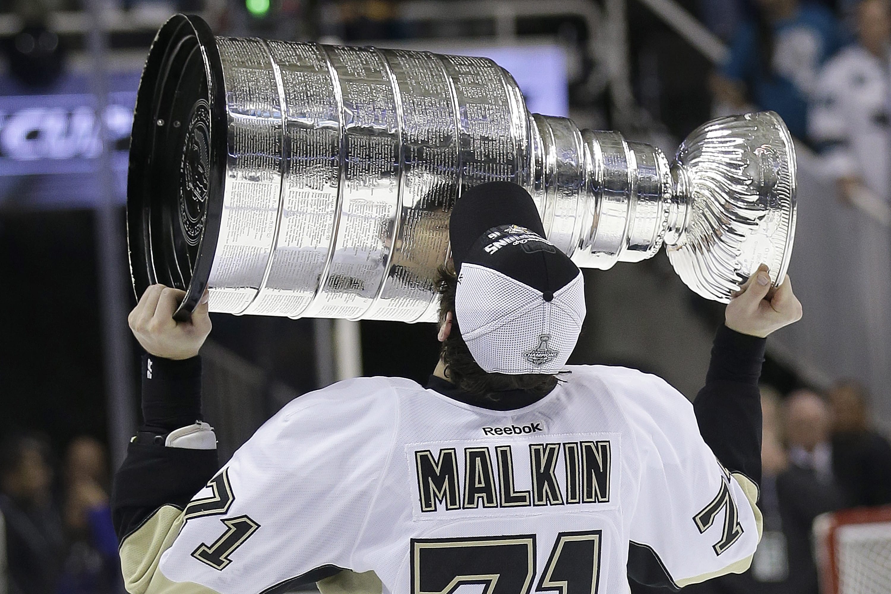 Pittsburgh Penguins center Evgeni Malkin (71), from Russia, kisses the Stanley Cup after Game 6 of the NHL hockey Stanley Cup Finals between the San Jose Sharks and the Penguins in San Jose, Calif., Sunday, June 12, 2016. The Penguins won 3-1 to win the series 4-2.