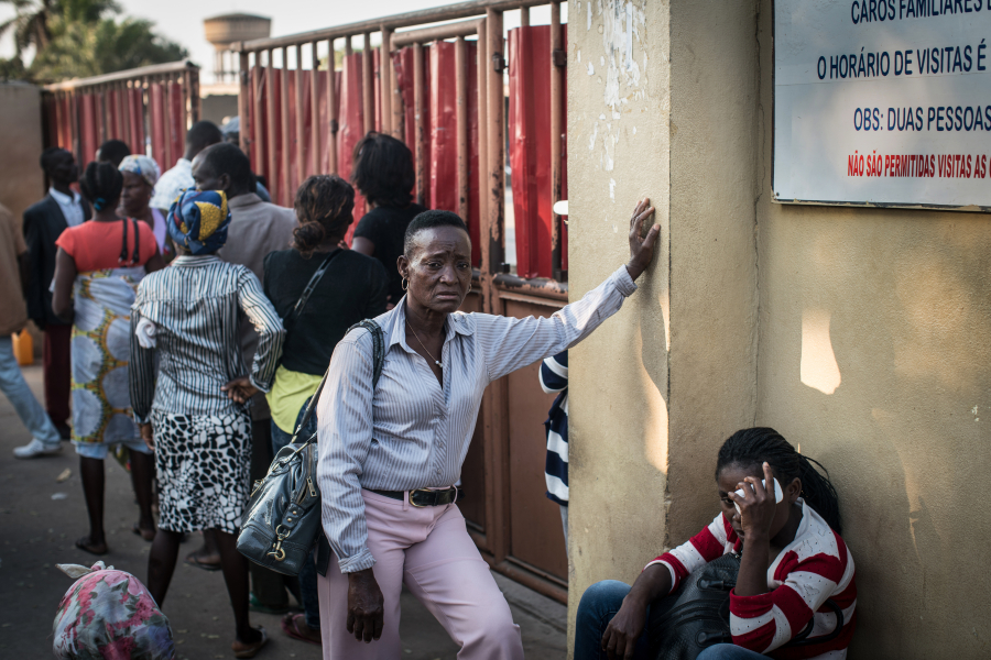Long lines outside the Hospital Geral dos Cajueiros in Luanda&#039;s Cazenga neighborhood have led small shops to open, catering to those waiting for treatment or visiting patients.
